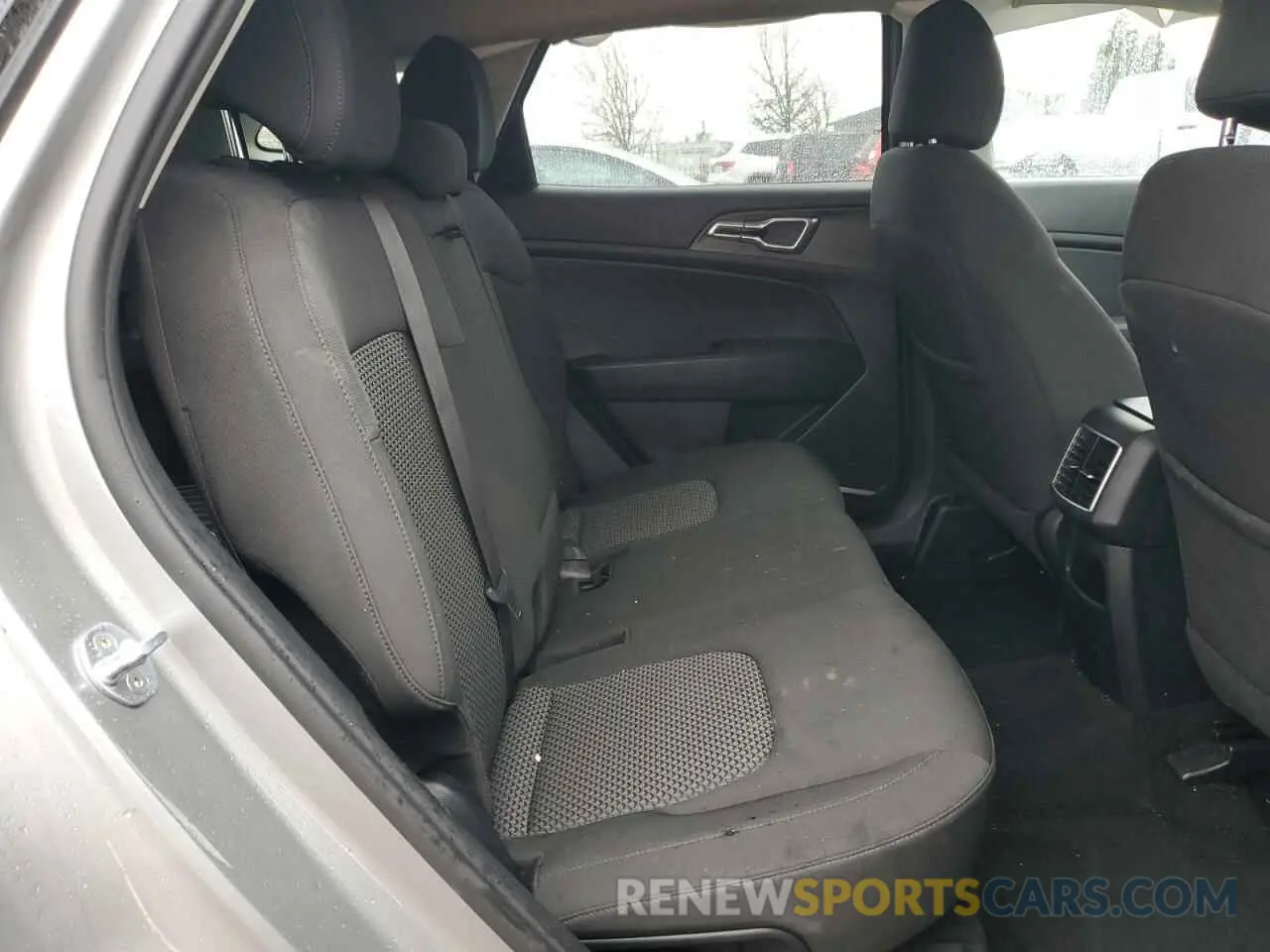 12 fotografías del automóvil dañado KNDPUCAF6P7099030 KIA SPORTAGE 2023