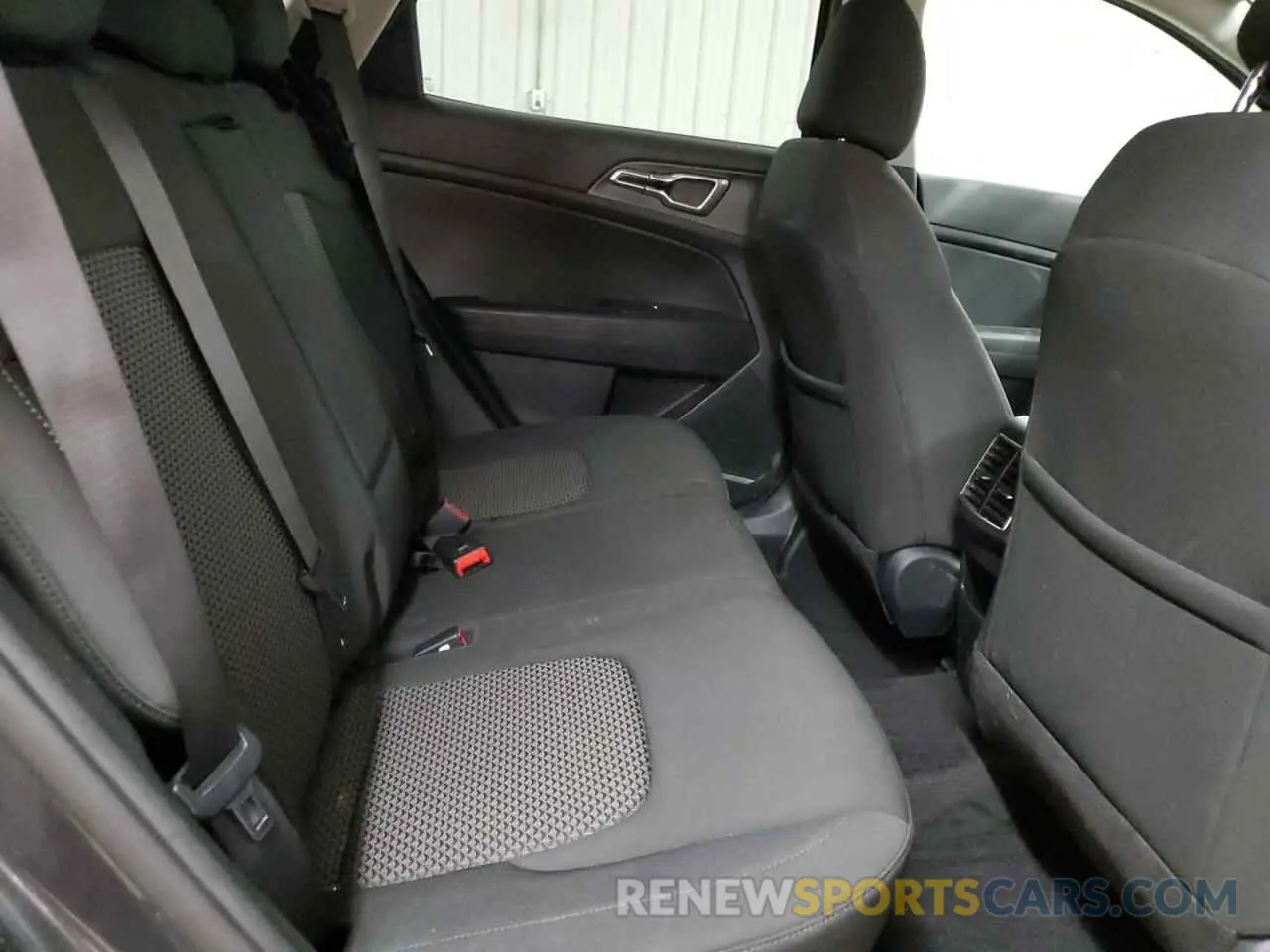 11 fotografías del automóvil dañado KNDPUCAF6P7211714 KIA SPORTAGE 2023