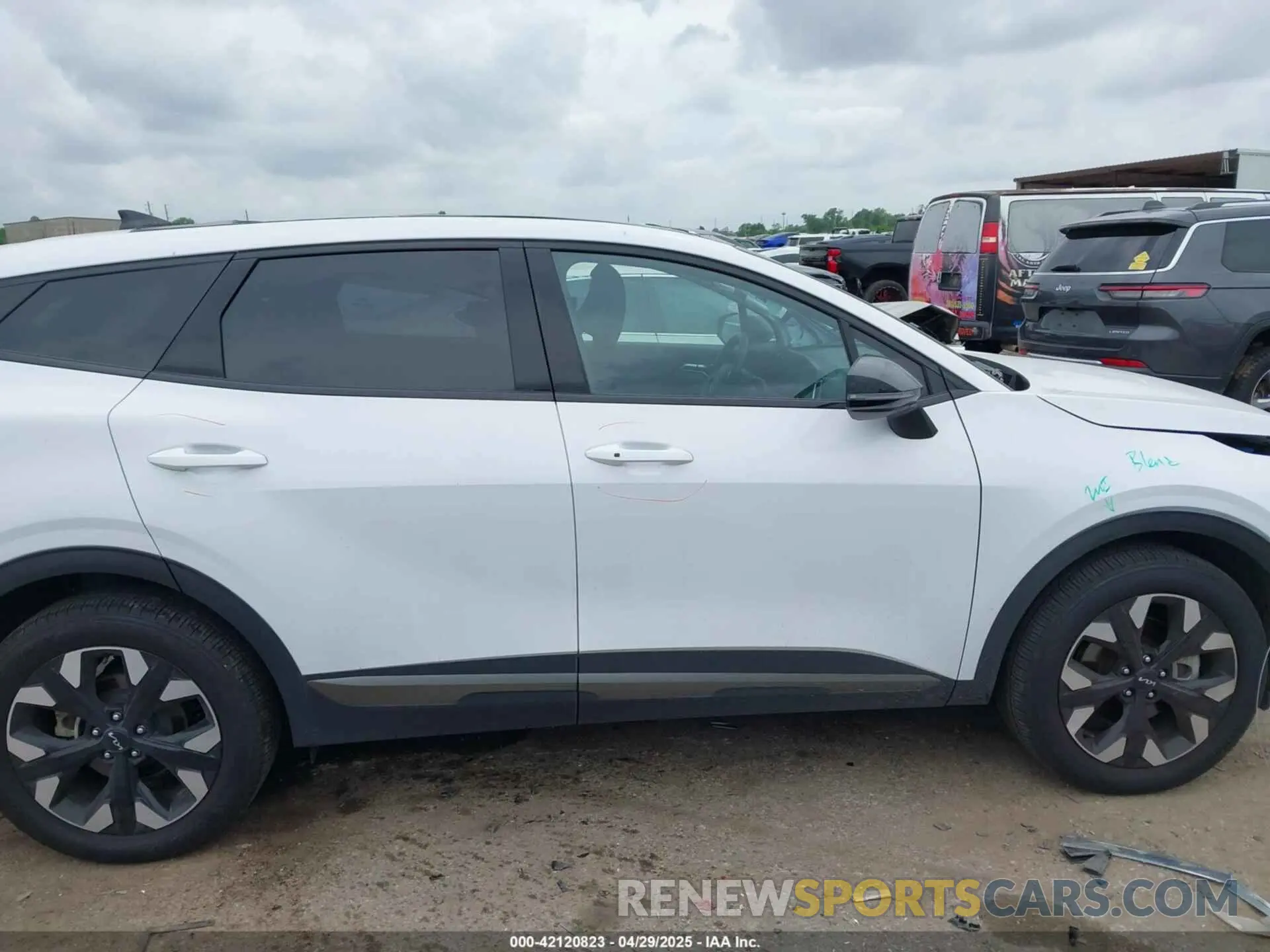 14 fotografías del automóvil dañado 5XYK6CDF0RG229132 KIA SPORTAGE 2024
