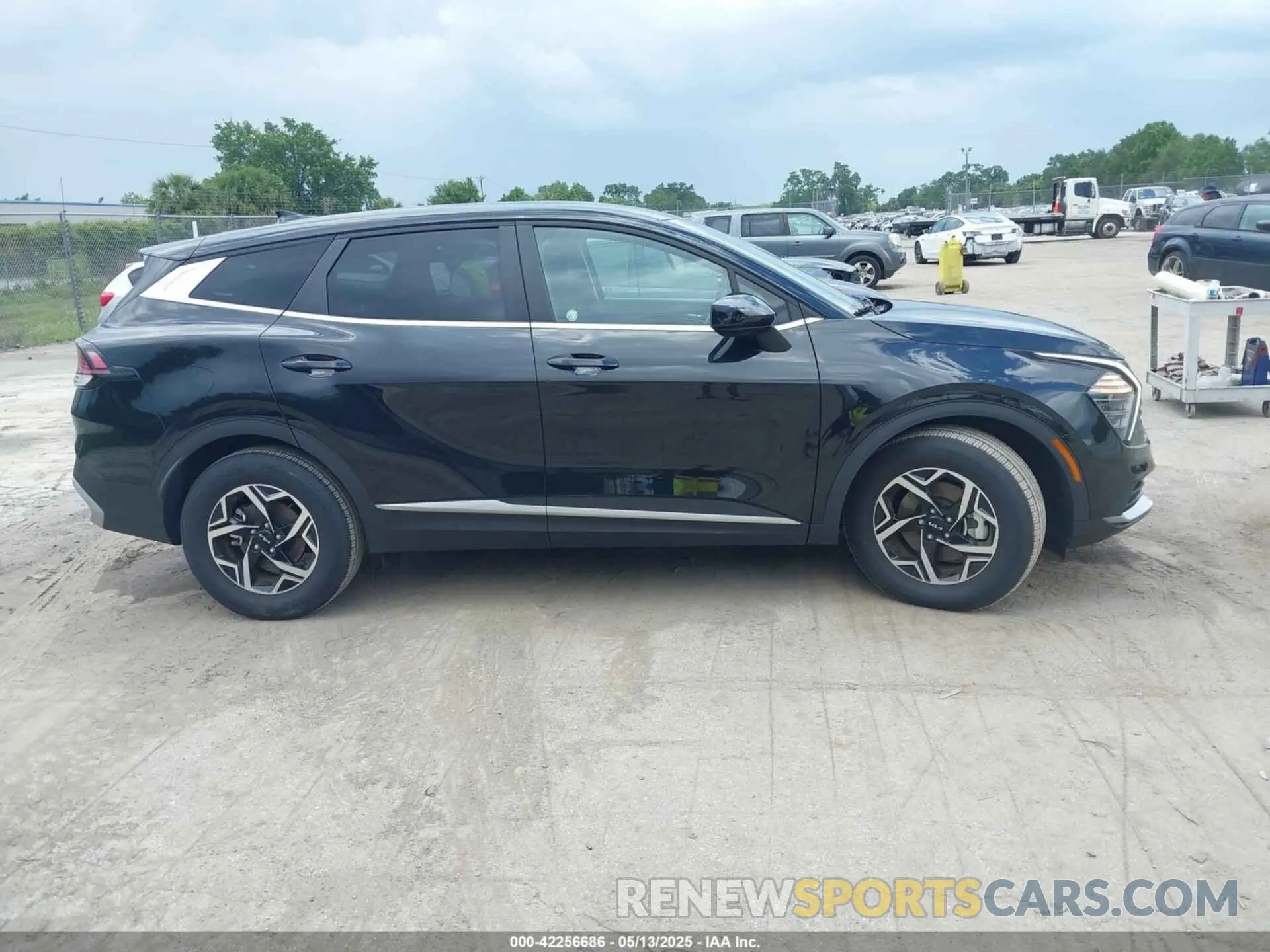 13 fotografías del automóvil dañado KNDPU3DF0R7271163 KIA SPORTAGE 2024