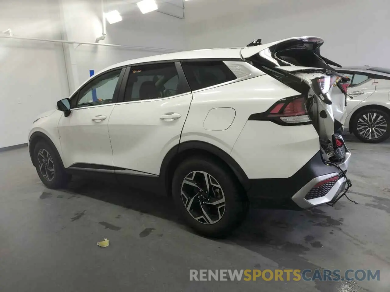 2 fotografías del automóvil dañado KNDPU3DF7R7263514 KIA SPORTAGE 2024