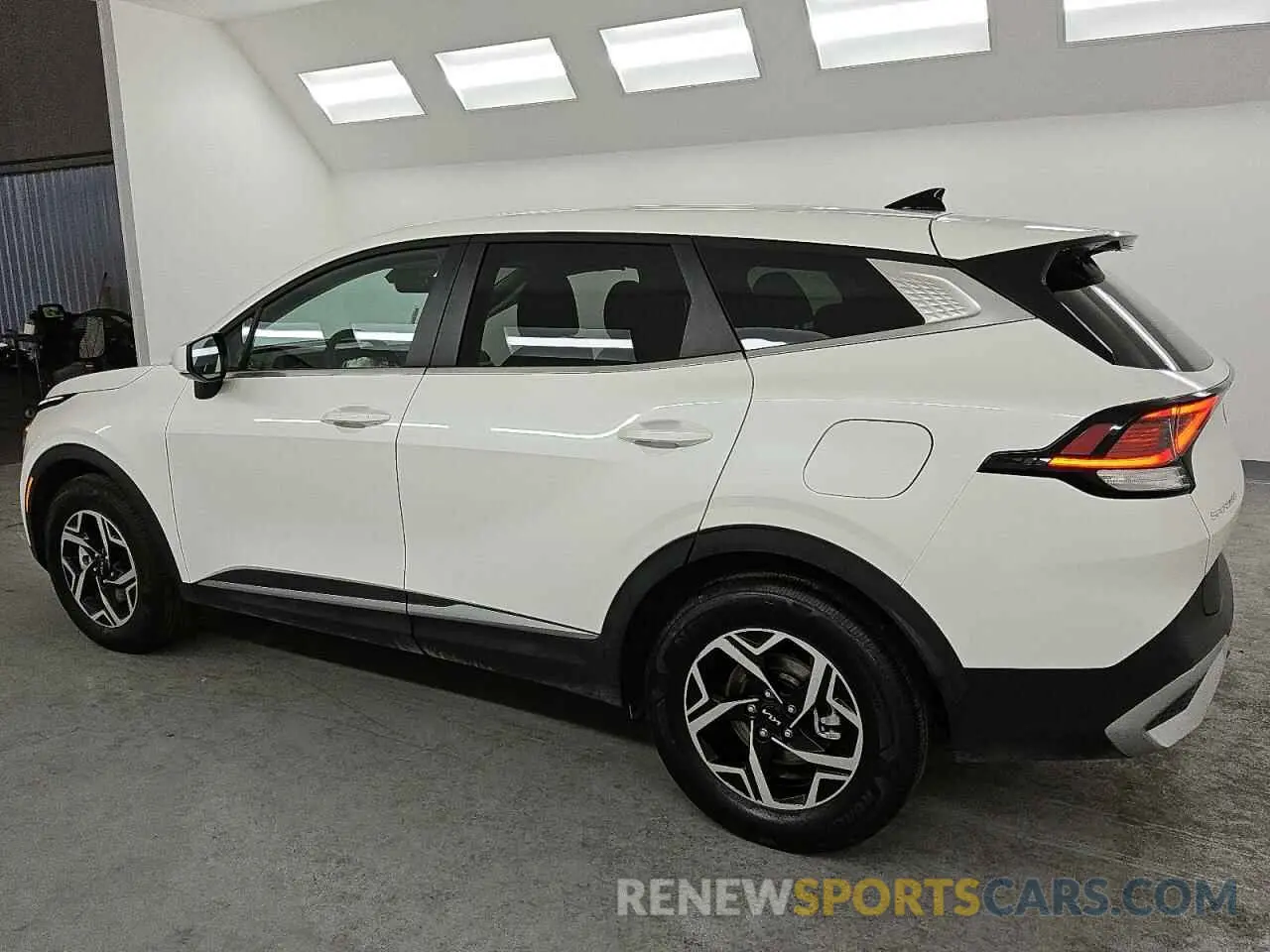 2 fotografías del automóvil dañado KNDPU3DF7R7294861 KIA SPORTAGE 2024