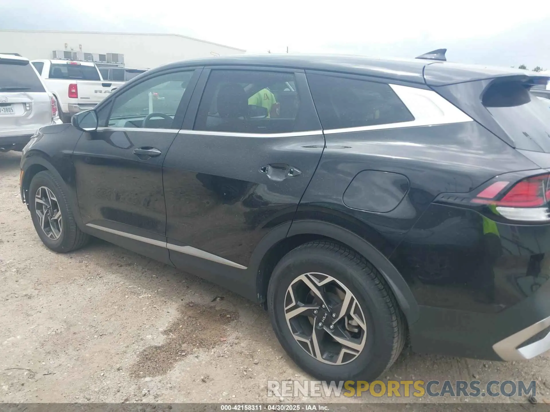 15 fotografías del automóvil dañado KNDPU3DFXR7285359 KIA SPORTAGE 2024