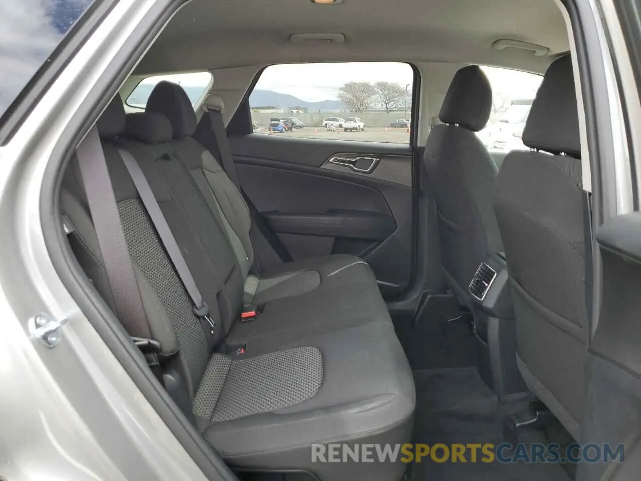 11 fotografías del automóvil dañado KNDPU3DG9R7120234 KIA SPORTAGE 2024