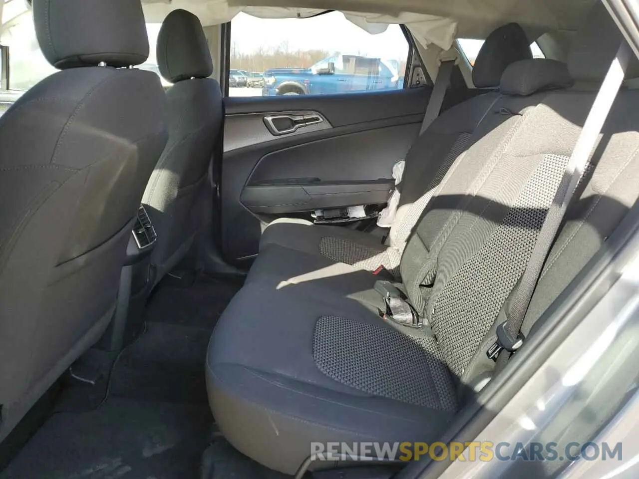 11 fotografías del automóvil dañado KNDPUCDF0R7265881 KIA SPORTAGE 2024