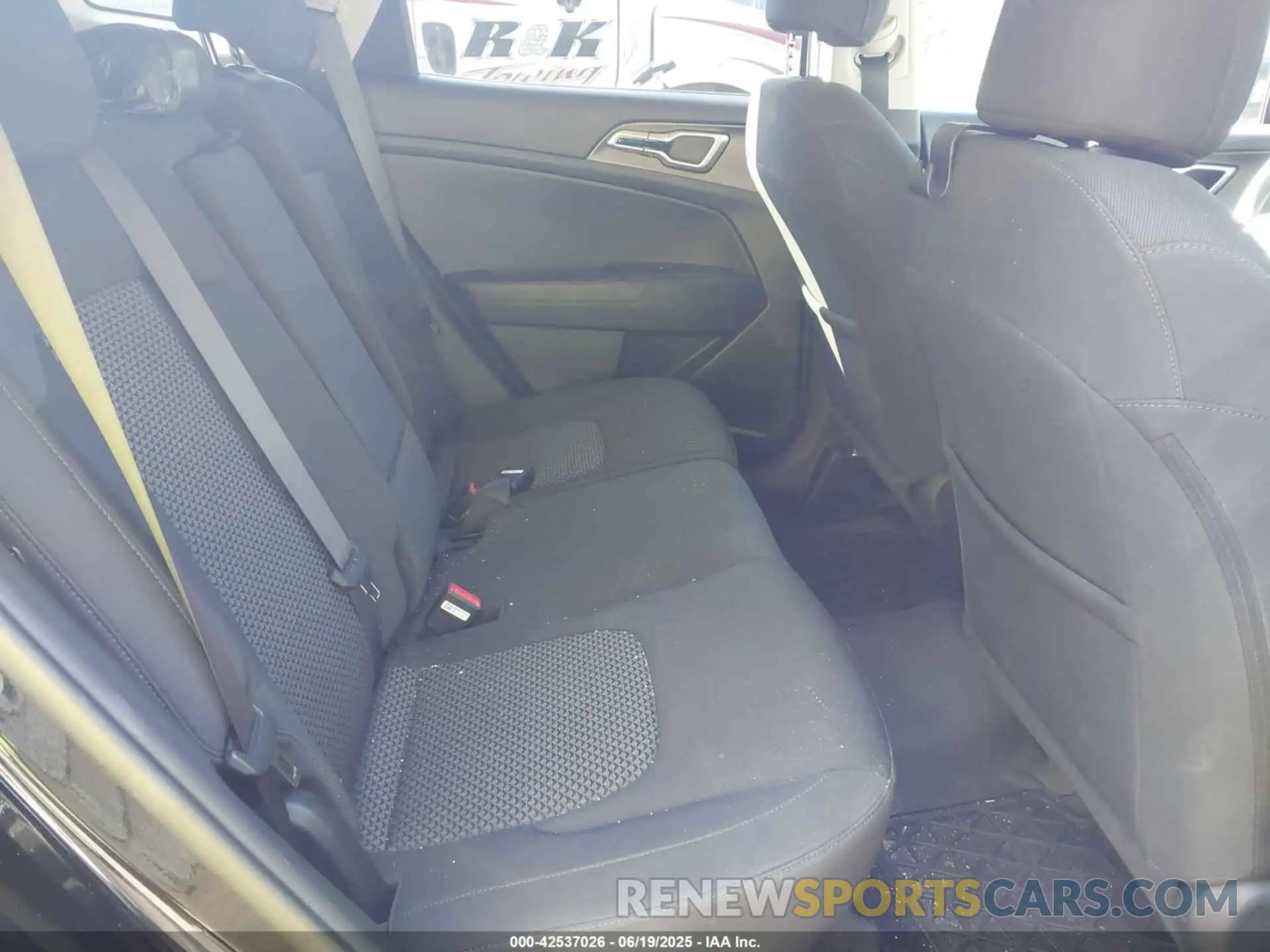8 fotografías del automóvil dañado KNDPUCDF3R7239226 KIA SPORTAGE 2024