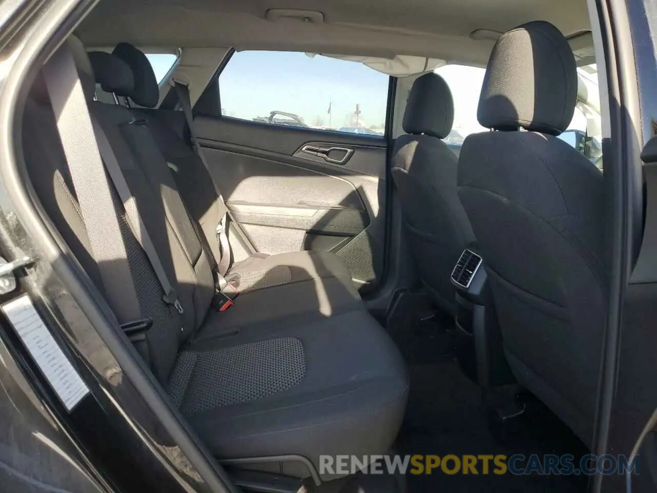 11 fotografías del automóvil dañado KNDPUCDF3R7250565 KIA SPORTAGE 2024