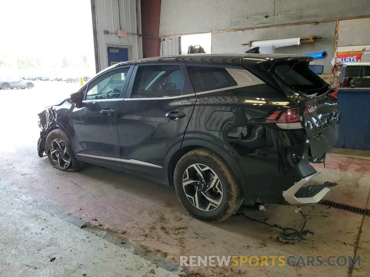 2 fotografías del automóvil dañado KNDPUCDF8R7323624 KIA SPORTAGE 2024