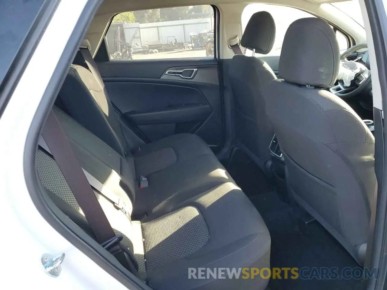 11 fotografías del automóvil dañado KNDPUCDG0R7136483 KIA SPORTAGE 2024