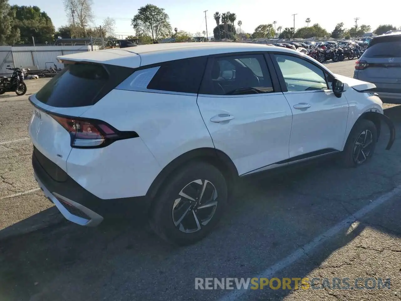 3 fotografías del automóvil dañado KNDPUCDG0R7136483 KIA SPORTAGE 2024