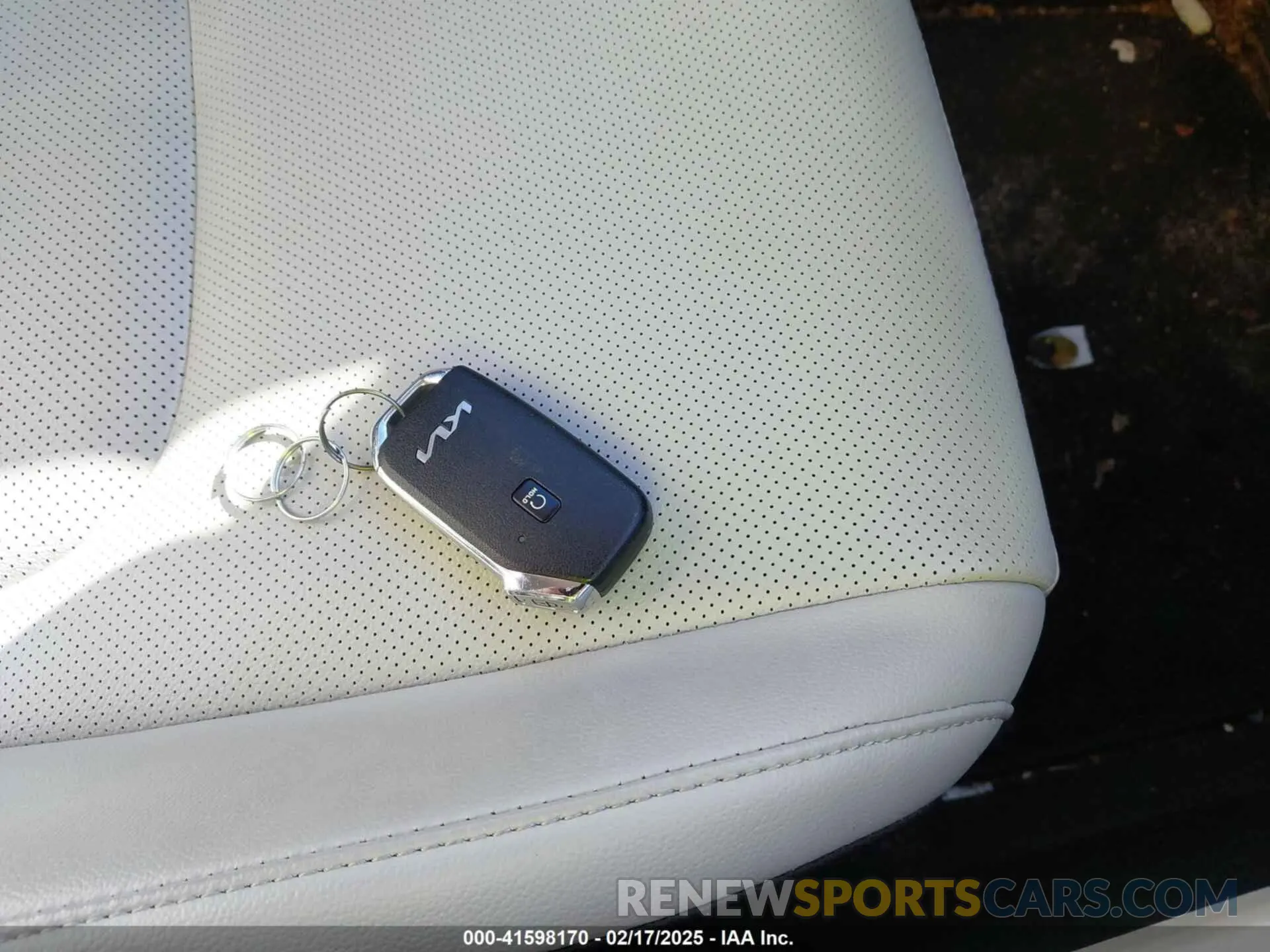 11 fotografías del automóvil dañado KNDPV3DF2R7235620 KIA SPORTAGE 2024