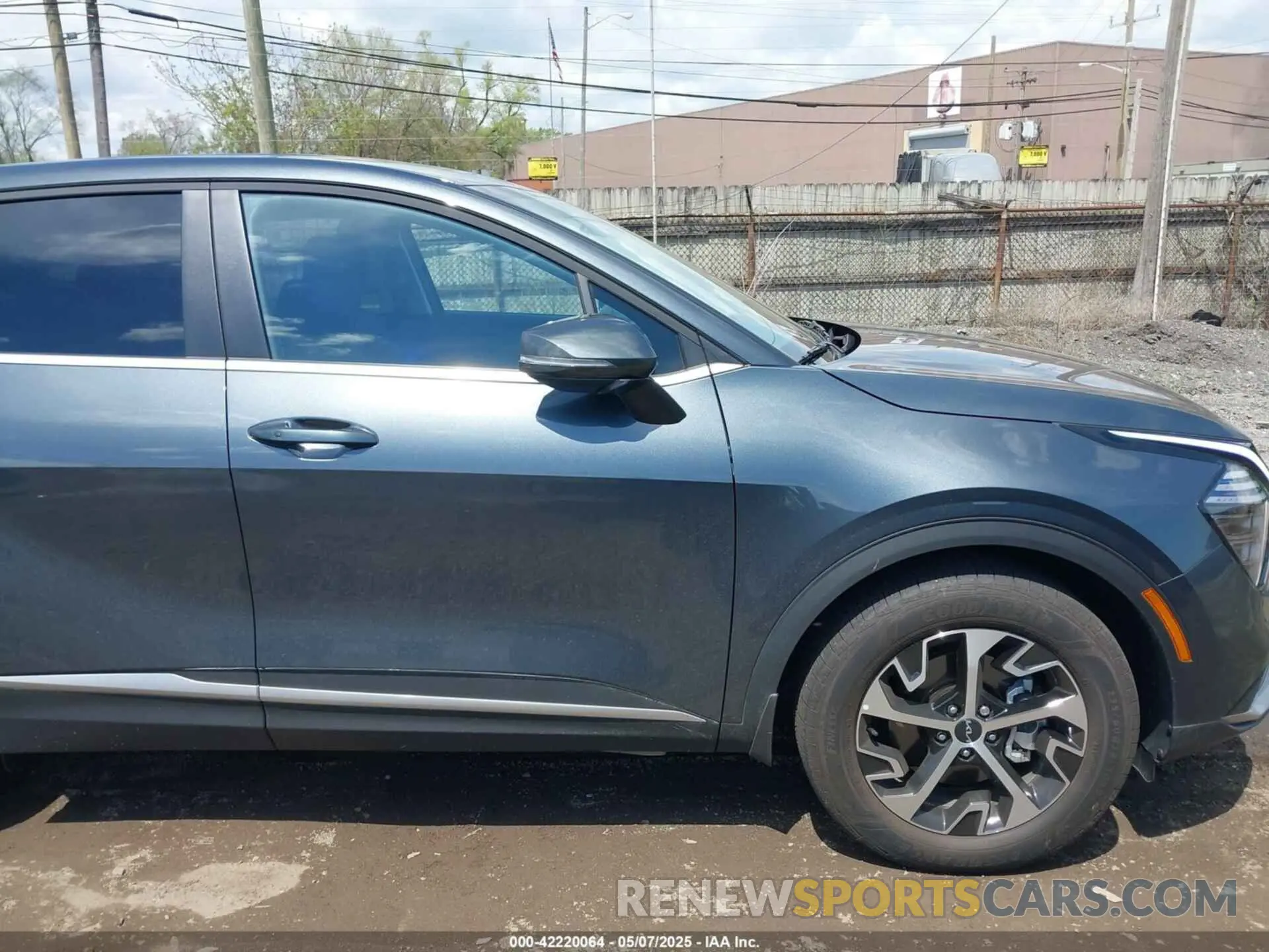 13 fotografías del automóvil dañado KNDPV3DF8R7313690 KIA SPORTAGE 2024