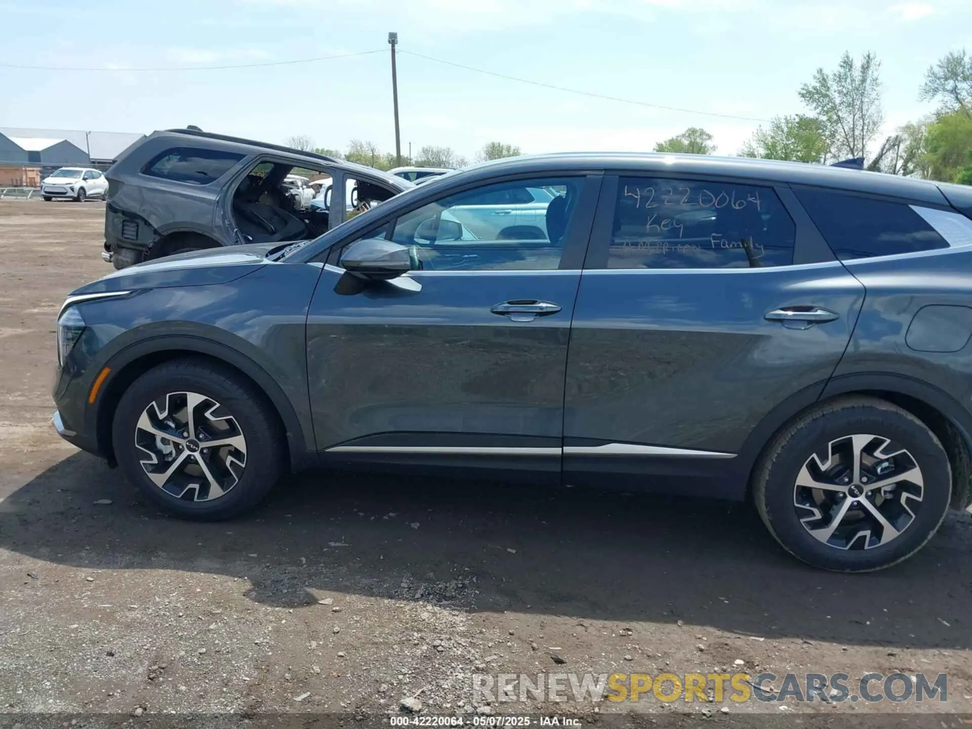 14 fotografías del automóvil dañado KNDPV3DF8R7313690 KIA SPORTAGE 2024