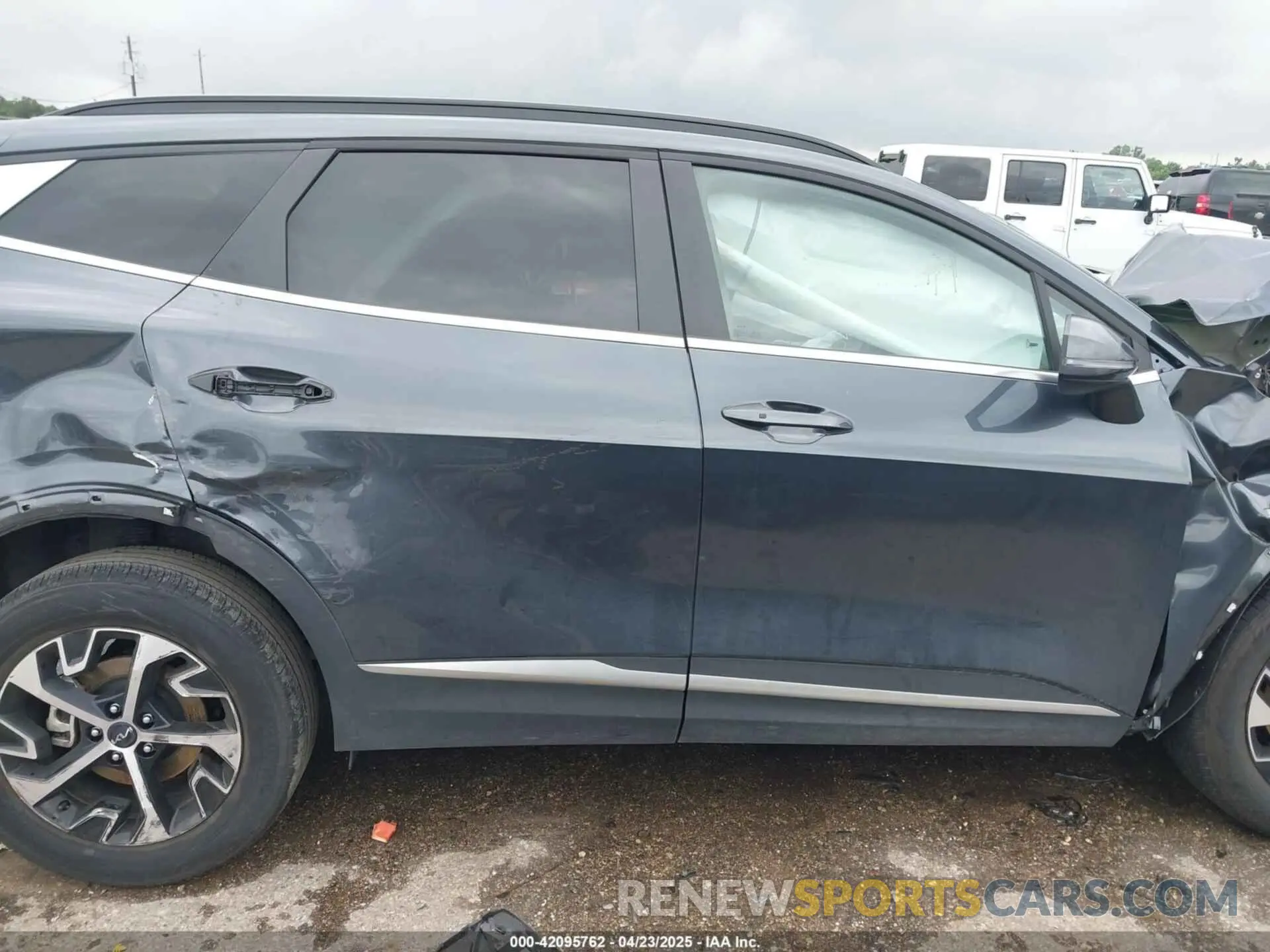 13 fotografías del automóvil dañado 5XJK33DF4SG241329 KIA SPORTAGE 2025
