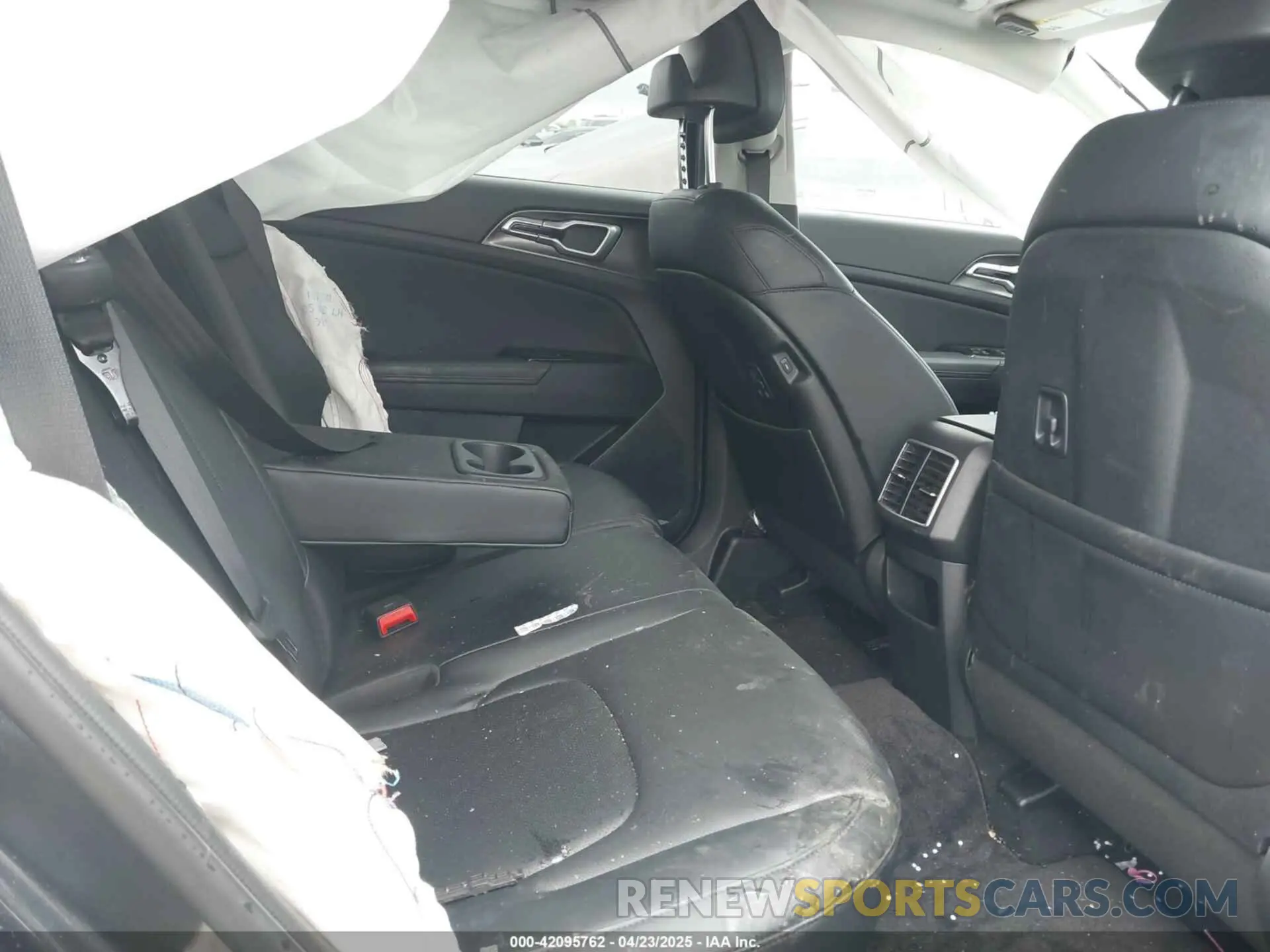8 fotografías del automóvil dañado 5XJK33DF4SG241329 KIA SPORTAGE 2025