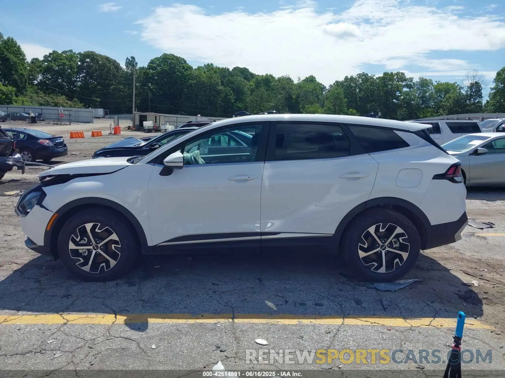14 fotografías del automóvil dañado 5XYK33DF1SG233558 KIA SPORTAGE 2025