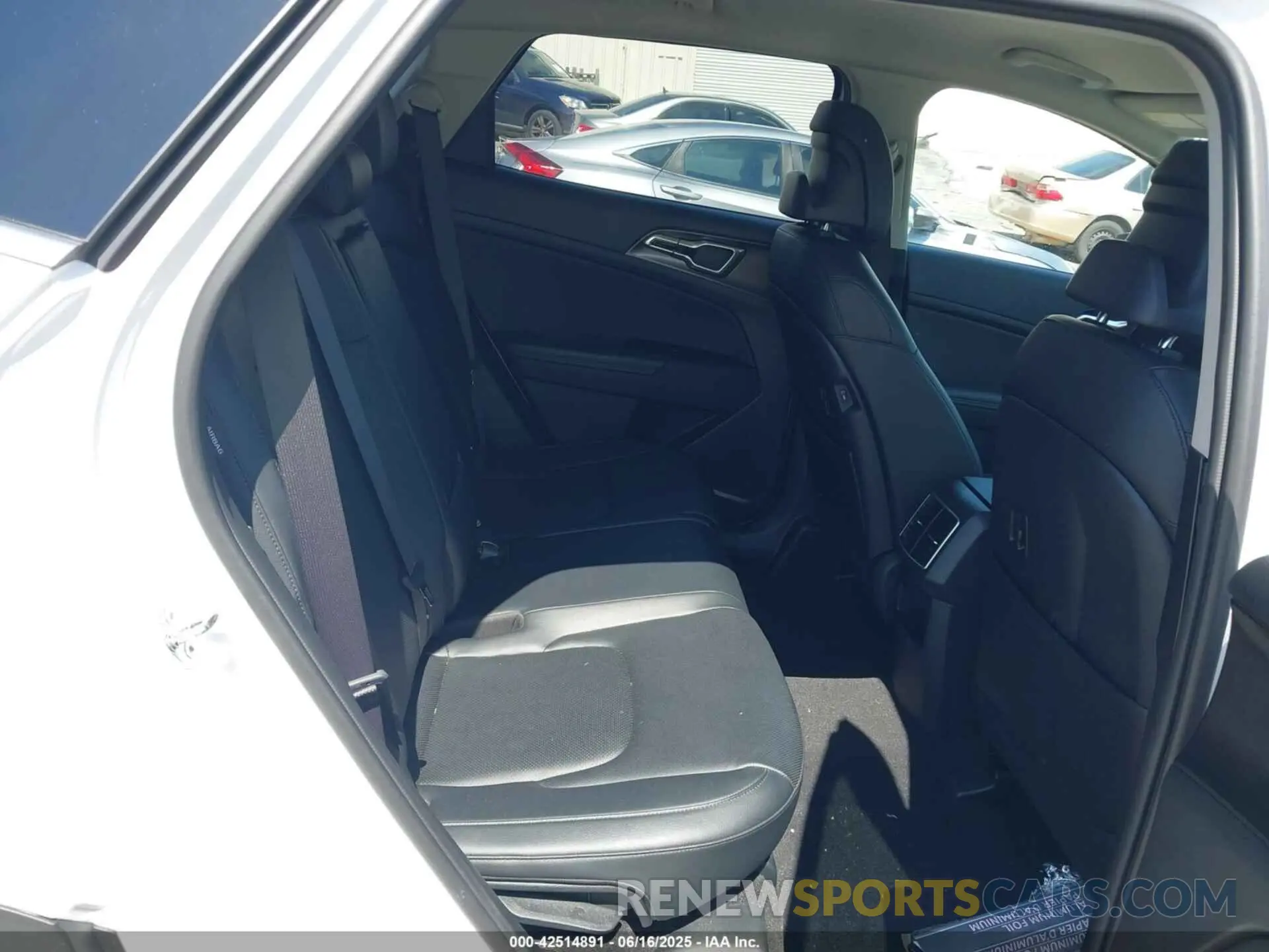 8 fotografías del automóvil dañado 5XYK33DF1SG233558 KIA SPORTAGE 2025