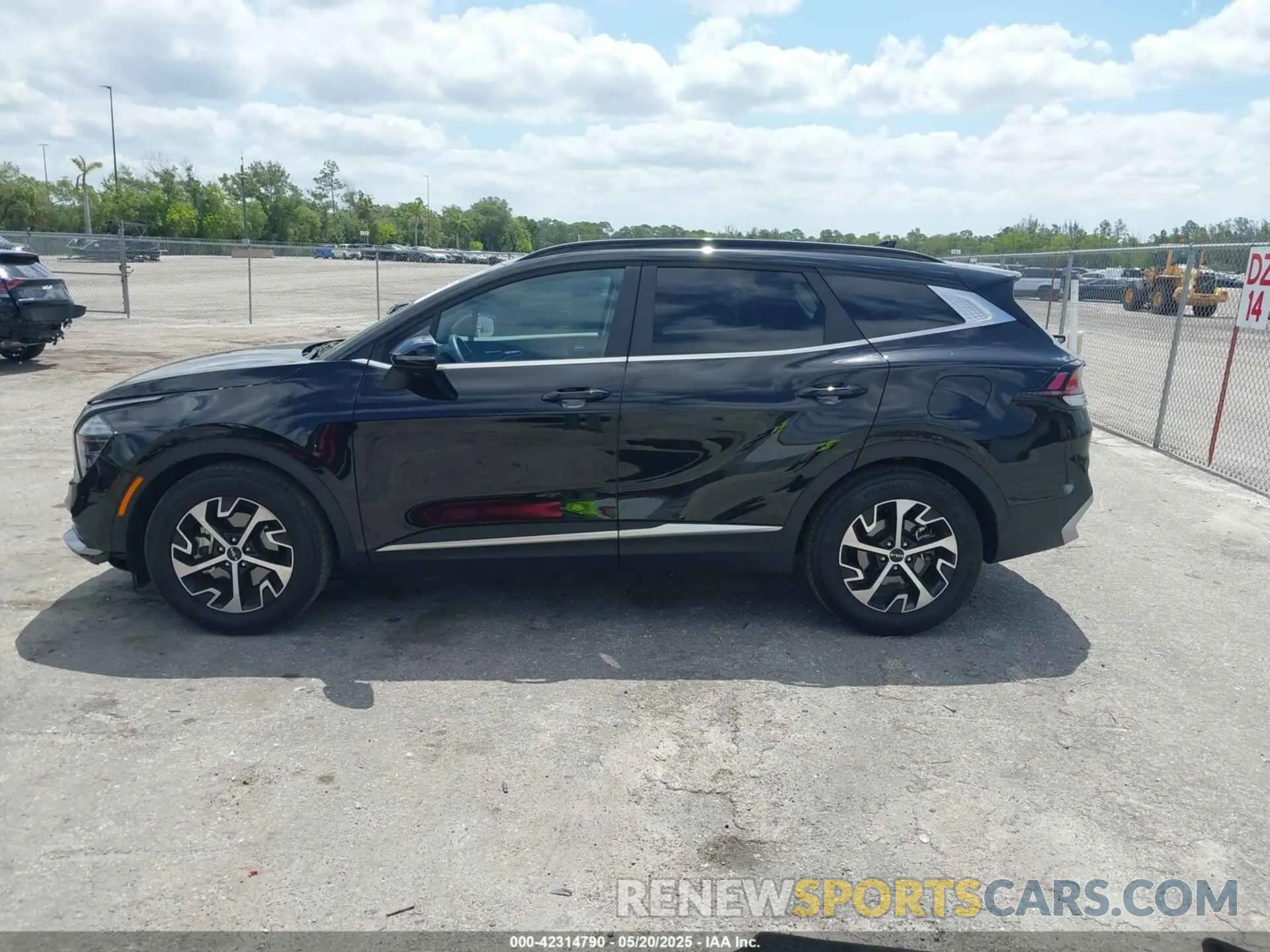 14 fotografías del automóvil dañado 5XYK33DF4SG319012 KIA SPORTAGE 2025