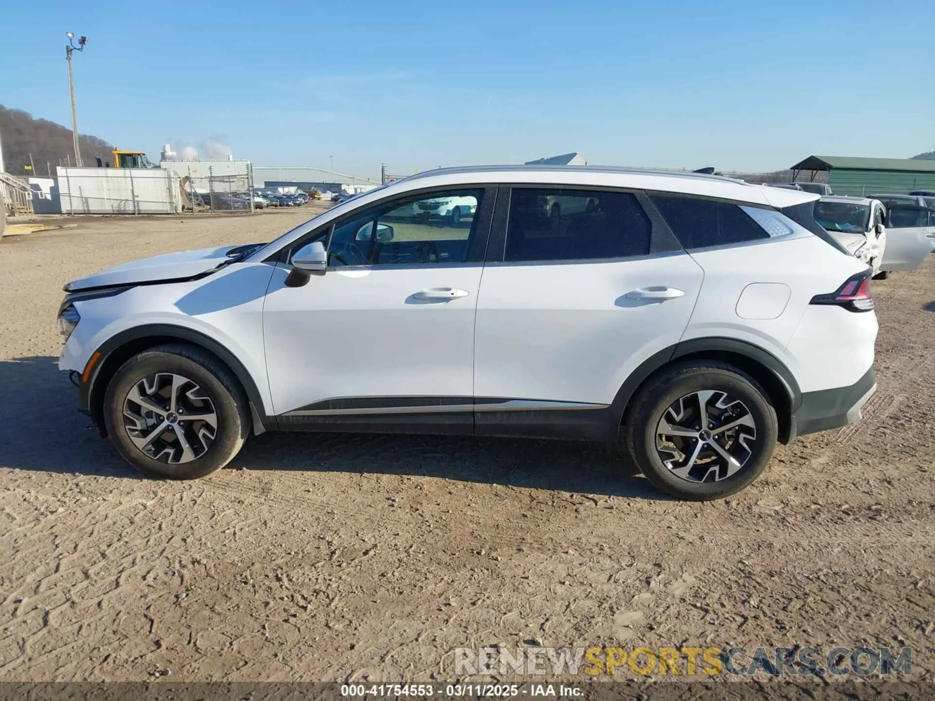 14 fotografías del automóvil dañado 5XYK3CDF4SG246952 KIA SPORTAGE 2025