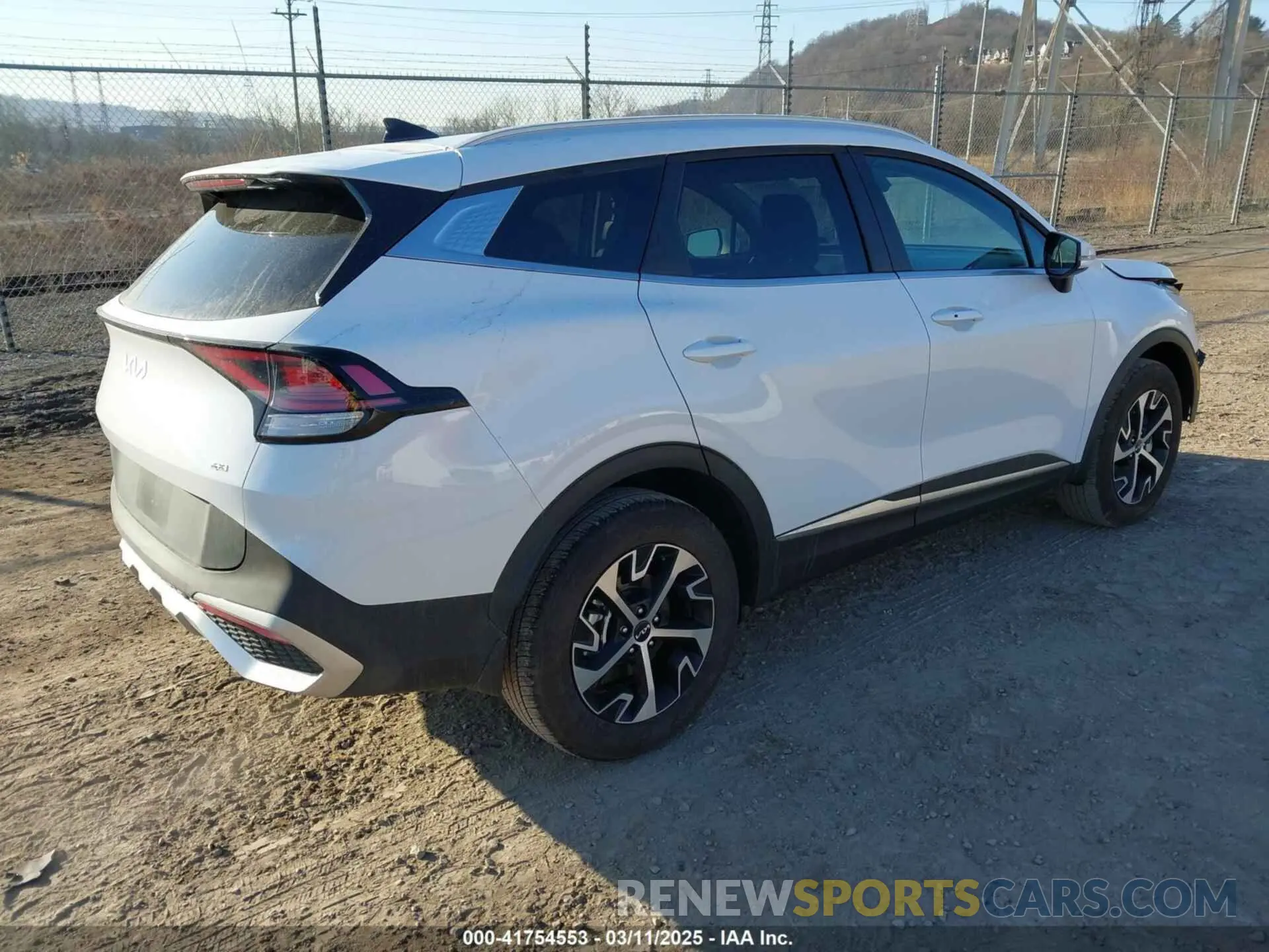 4 fotografías del automóvil dañado 5XYK3CDF4SG246952 KIA SPORTAGE 2025