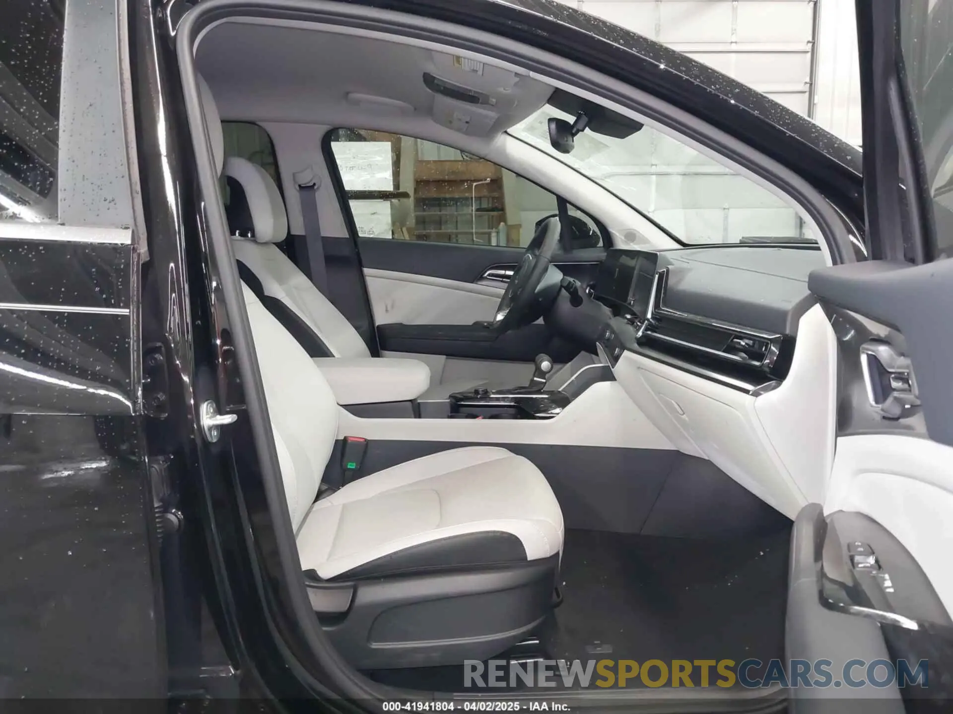 5 fotografías del automóvil dañado 5XYK3CDF6SG299359 KIA SPORTAGE 2025