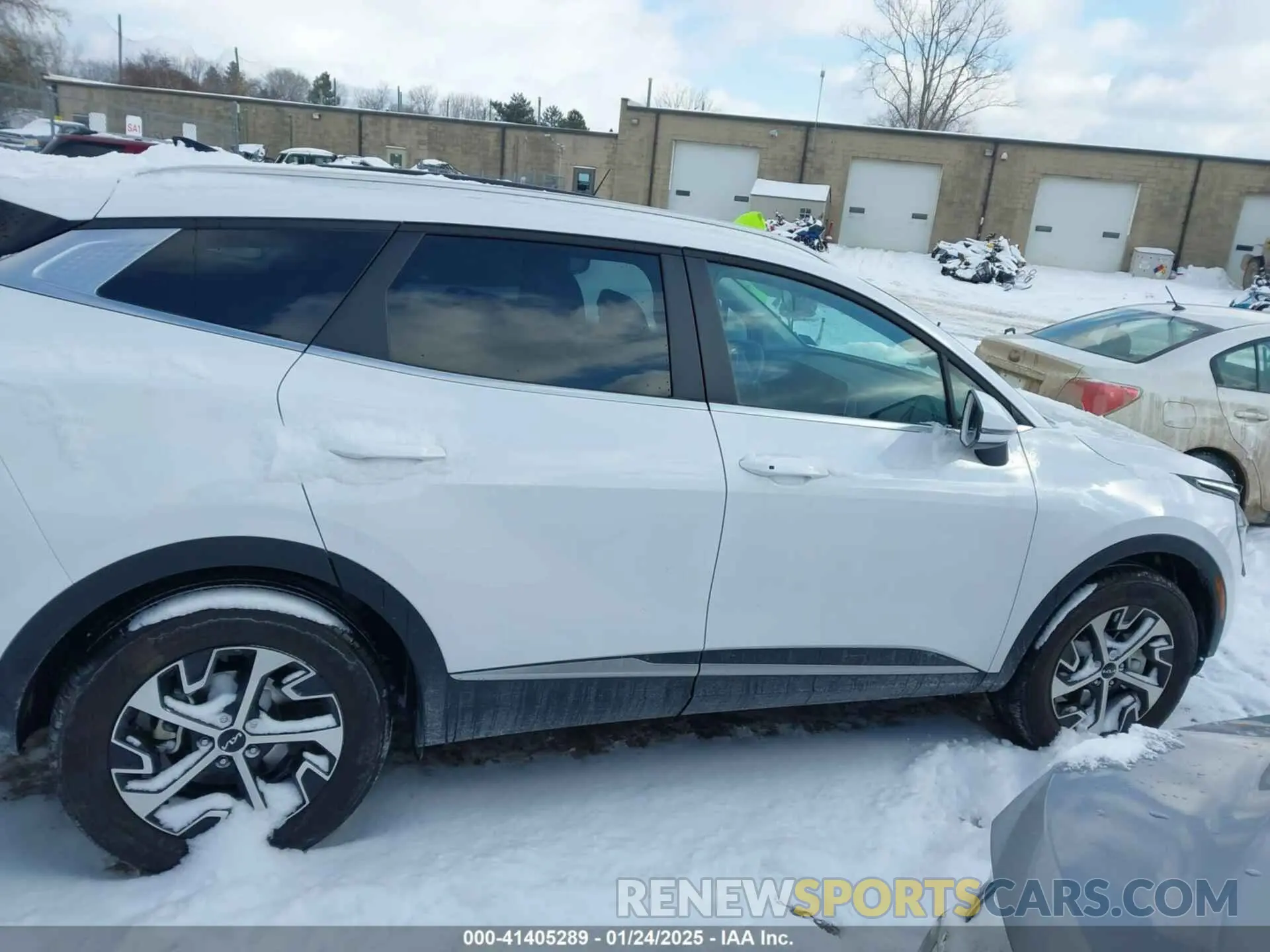 14 fotografías del automóvil dañado 5XYK3CDFXSG236670 KIA SPORTAGE 2025