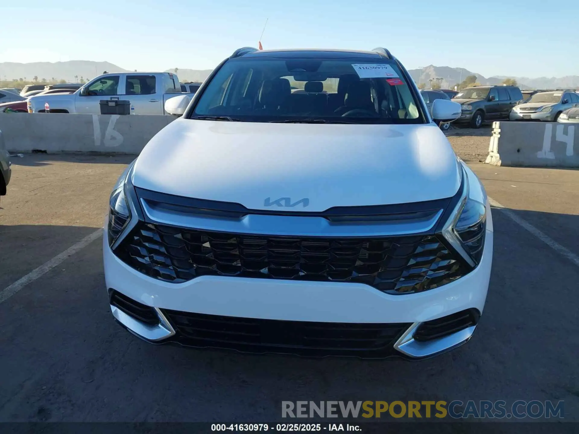 13 fotografías del automóvil dañado 5XYK43DF1SG264614 KIA SPORTAGE 2025