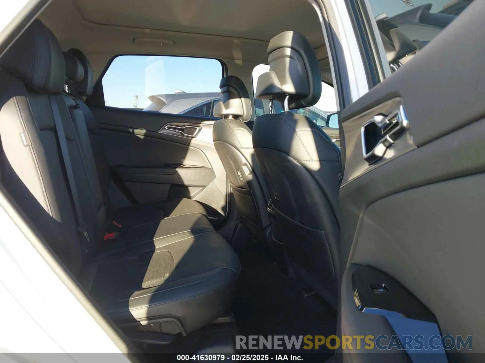 8 fotografías del automóvil dañado 5XYK43DF1SG264614 KIA SPORTAGE 2025