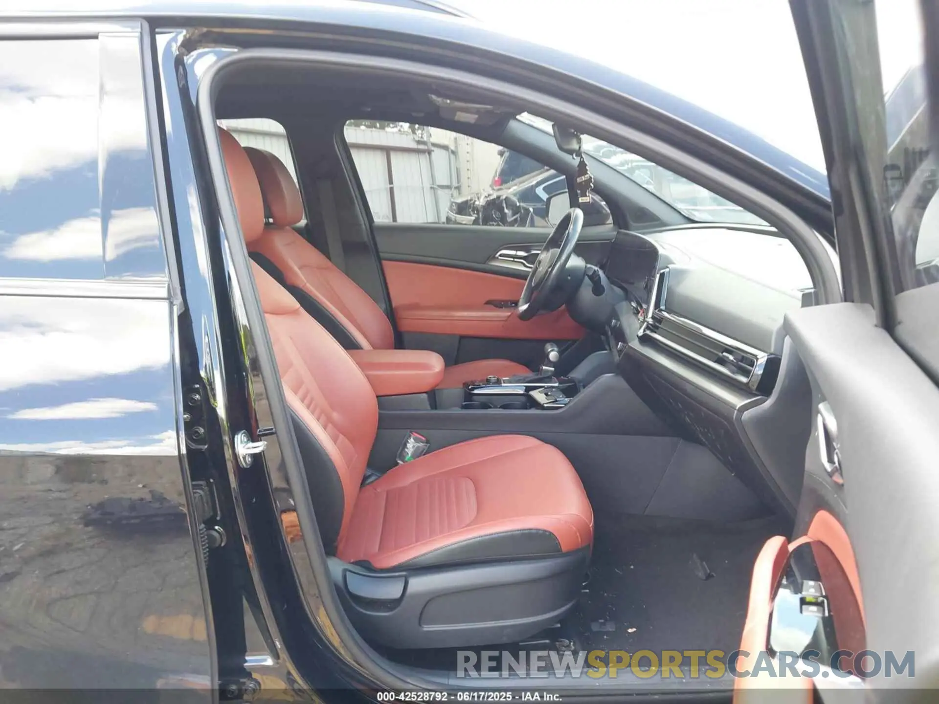 5 fotografías del automóvil dañado 5XYK43DF4SG238167 KIA SPORTAGE 2025
