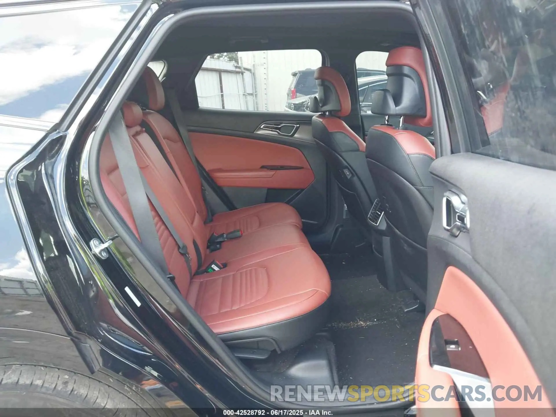 8 fotografías del automóvil dañado 5XYK43DF4SG238167 KIA SPORTAGE 2025
