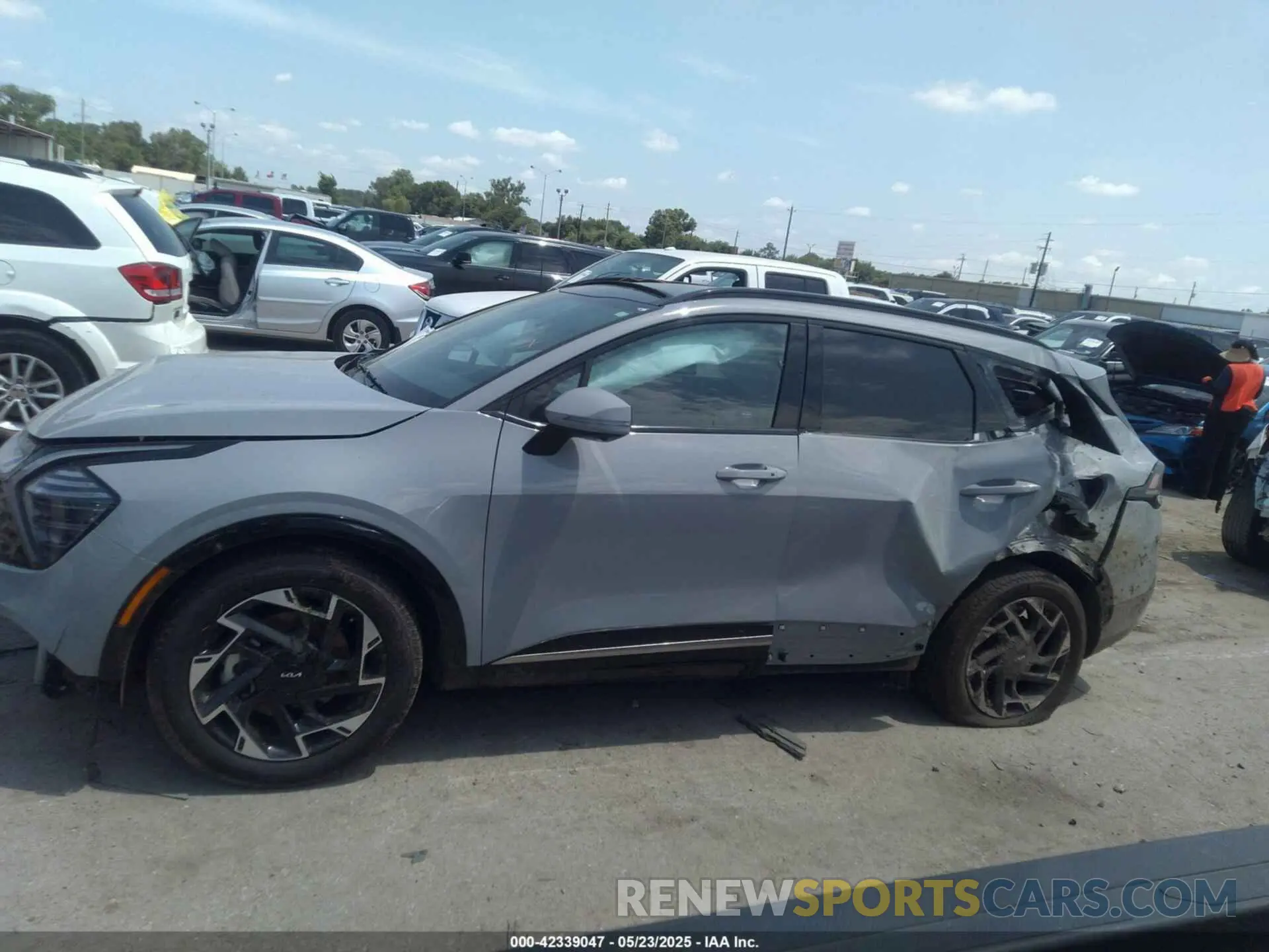 13 fotografías del automóvil dañado 5XYK53DF0SG292417 KIA SPORTAGE 2025