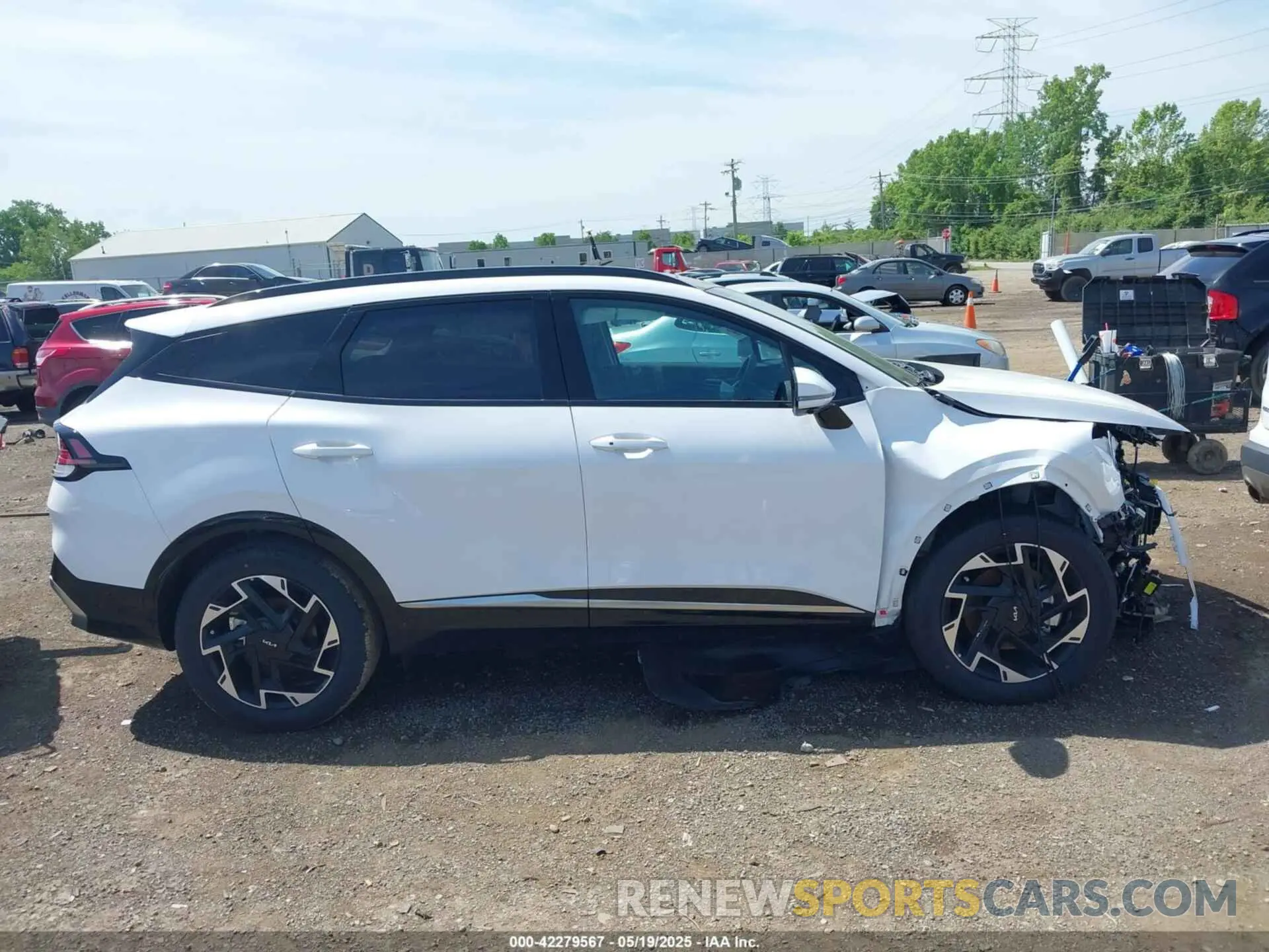 13 fotografías del automóvil dañado 5XYK53DF8SG295372 KIA SPORTAGE 2025