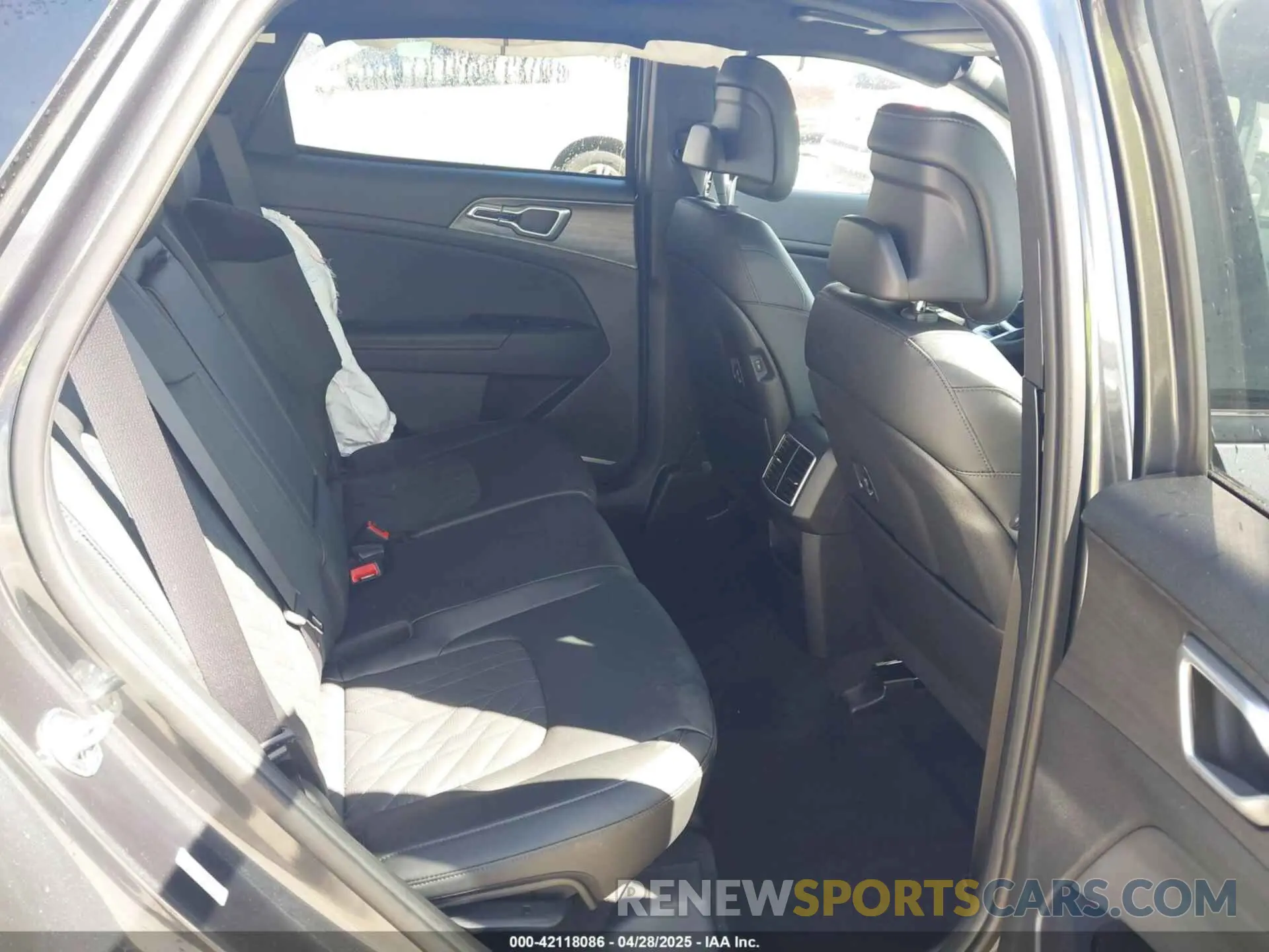 8 fotografías del automóvil dañado 5XYK6CDF3SG236386 KIA SPORTAGE 2025