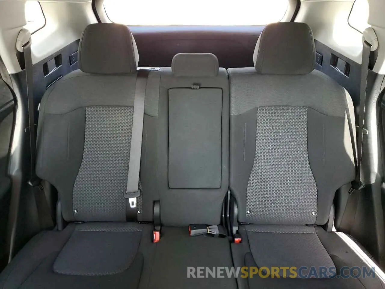 10 fotografías del automóvil dañado KNDPUCDF8S7387880 KIA SPORTAGE 2025