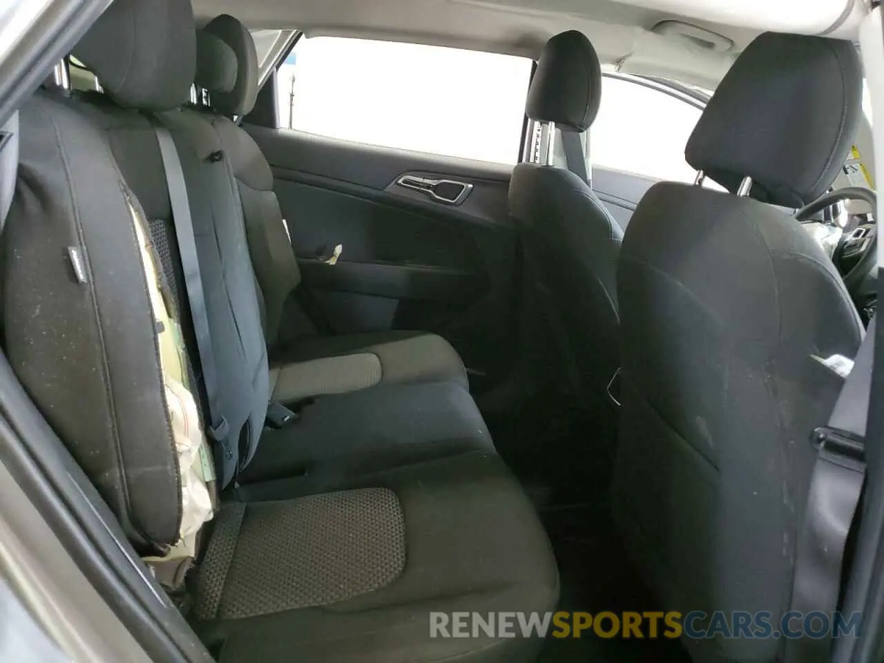 11 fotografías del automóvil dañado KNDPUCDF9S7371414 KIA SPORTAGE 2025