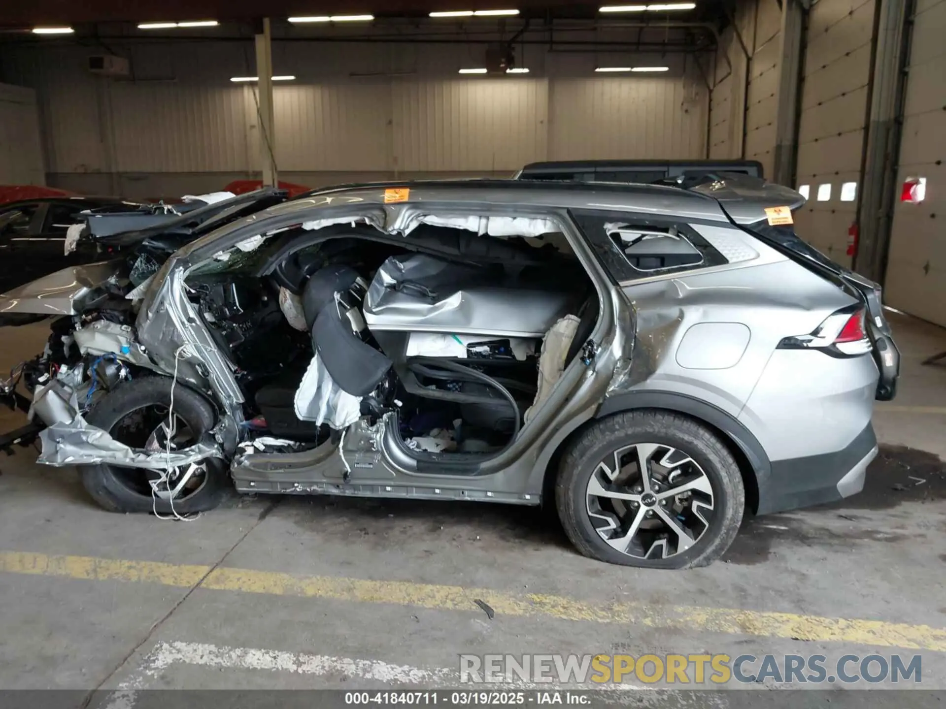 14 fotografías del automóvil dañado KNDPV3DF7S7334665 KIA SPORTAGE 2025