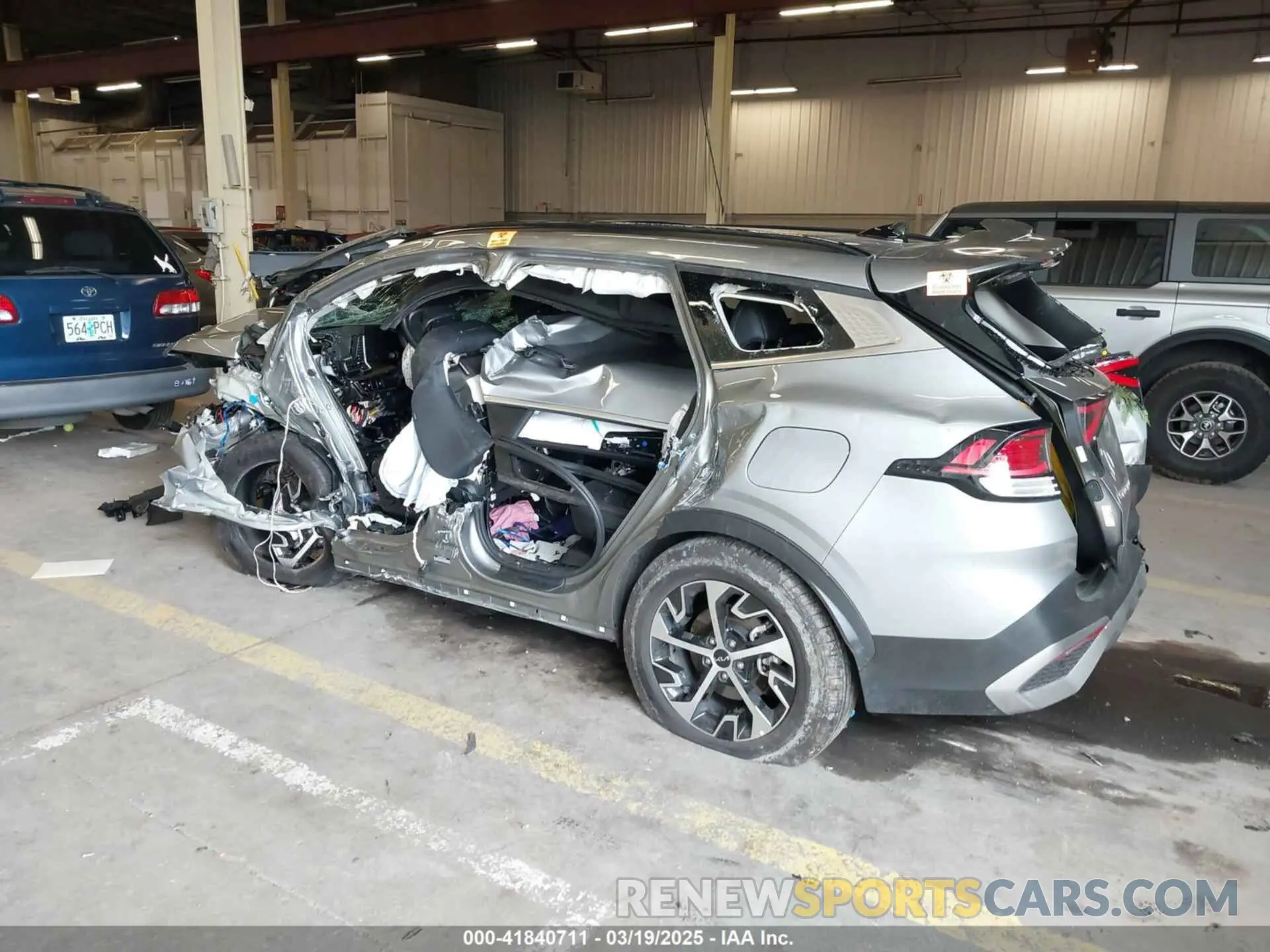 3 fotografías del automóvil dañado KNDPV3DF7S7334665 KIA SPORTAGE 2025