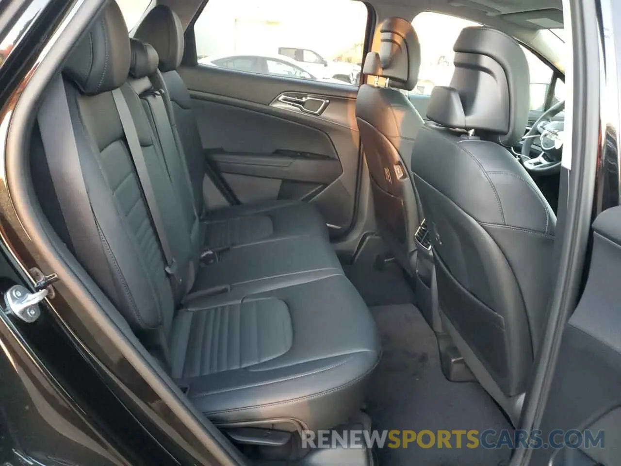 10 fotografías del automóvil dañado KNDPVCDFXS7339973 KIA SPORTAGE 2025