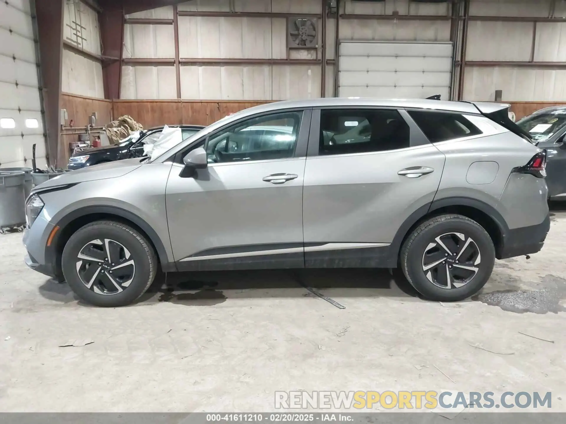 14 fotografías del automóvil dañado KNDPUCAG7P7039959 KIA SPORTAGE HYBRID 2023