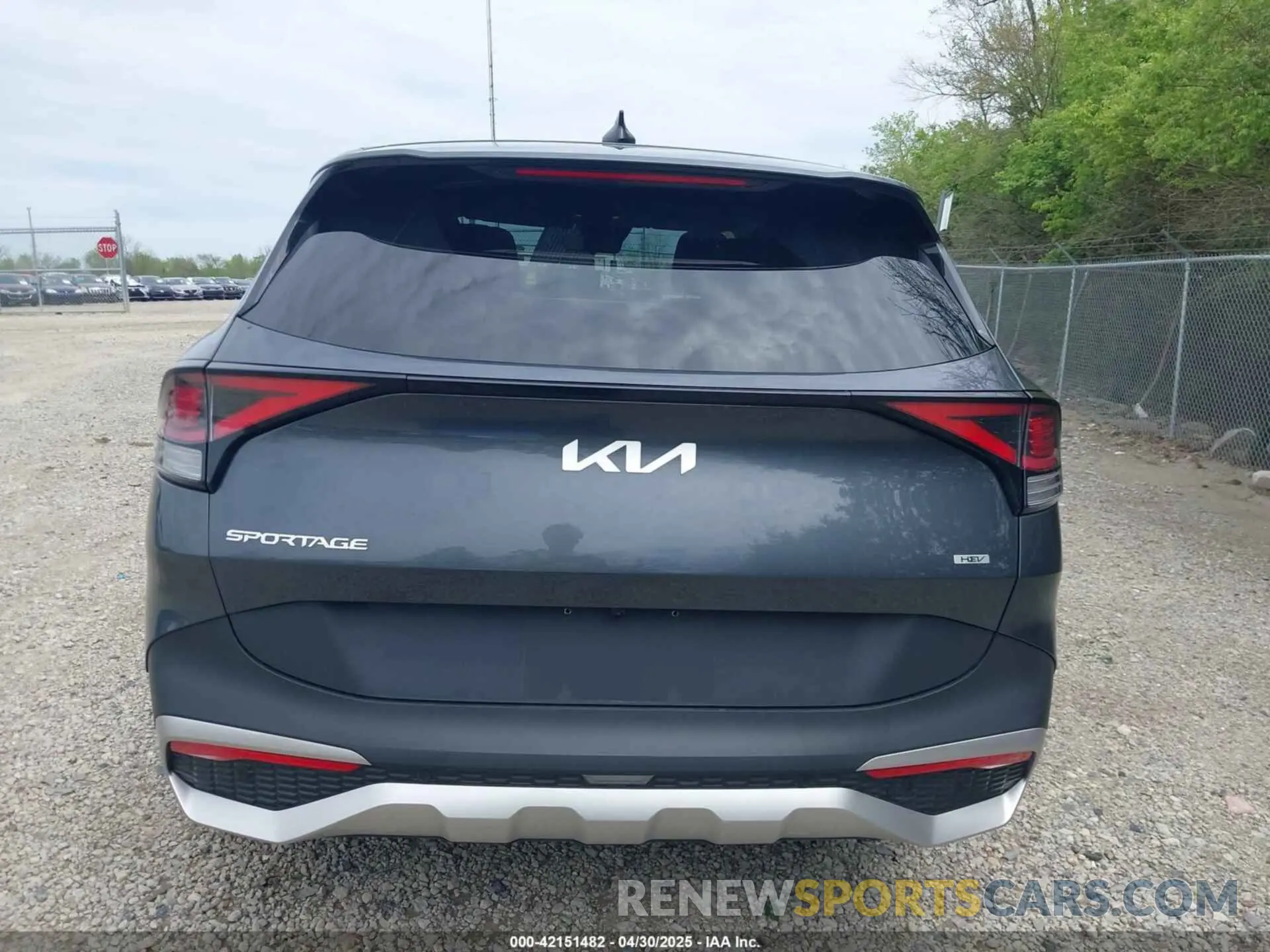 16 fotografías del automóvil dañado KNDPUCAG8P7098311 KIA SPORTAGE HYBRID 2023