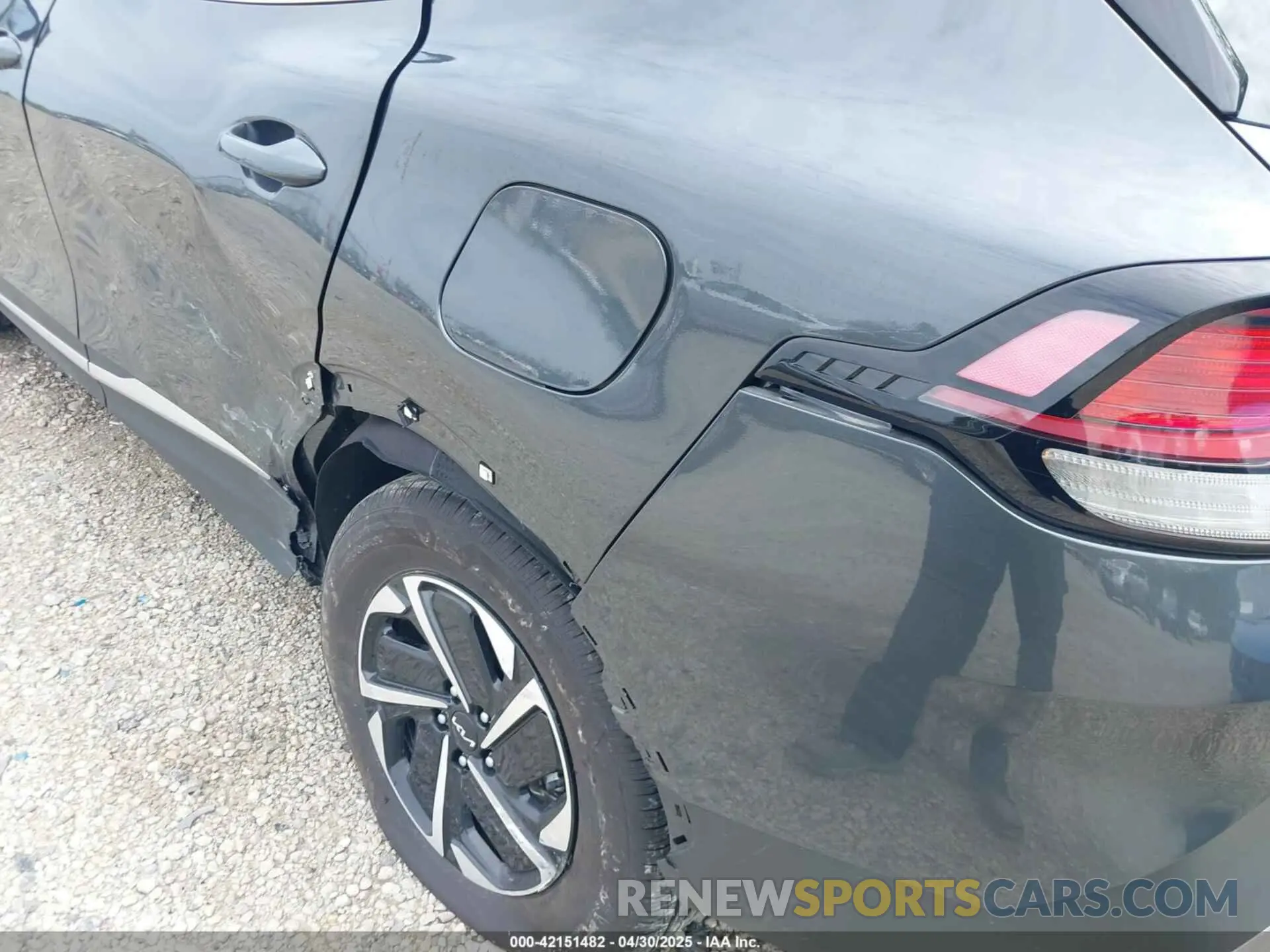 17 fotografías del automóvil dañado KNDPUCAG8P7098311 KIA SPORTAGE HYBRID 2023
