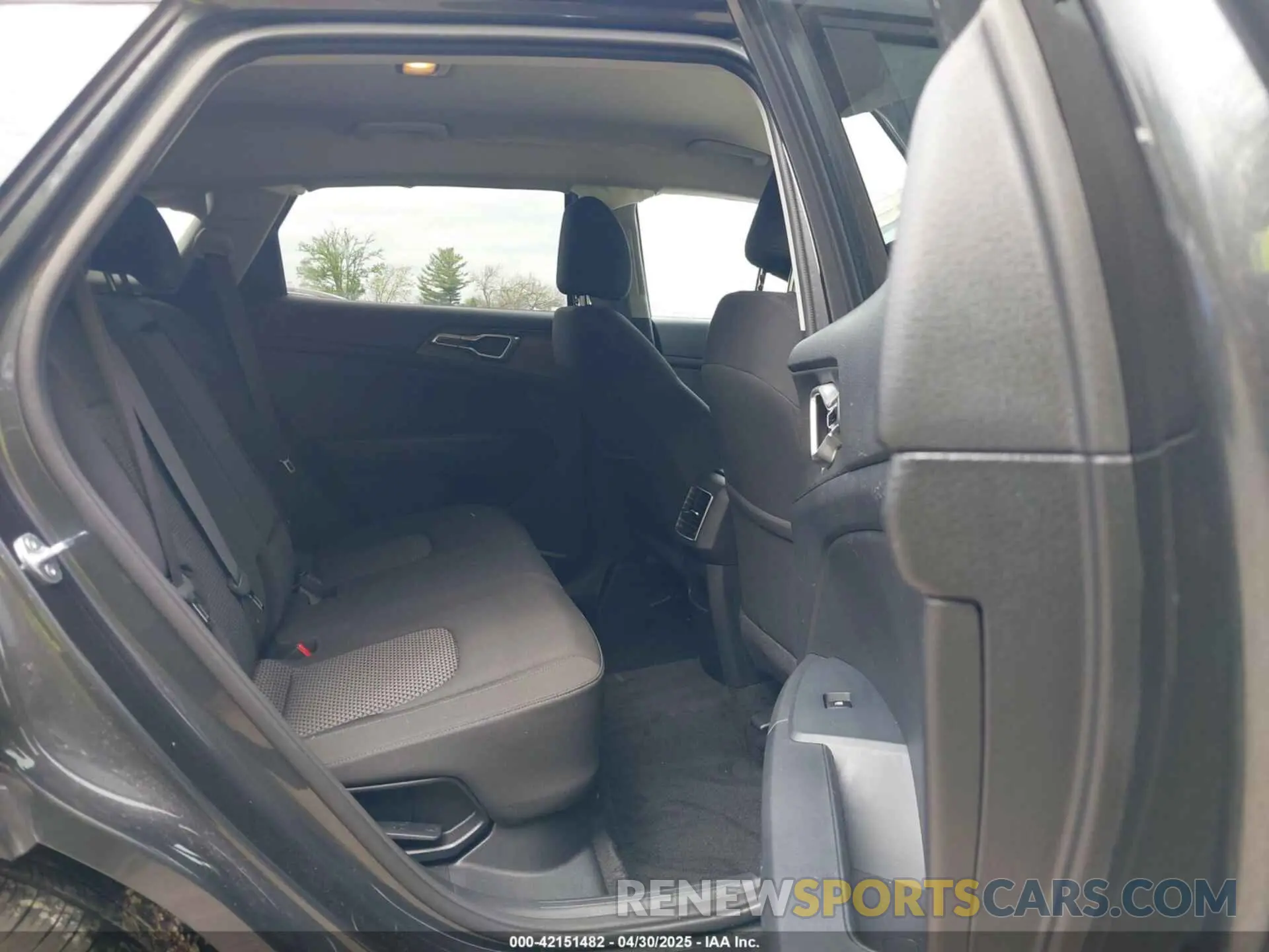 8 fotografías del automóvil dañado KNDPUCAG8P7098311 KIA SPORTAGE HYBRID 2023