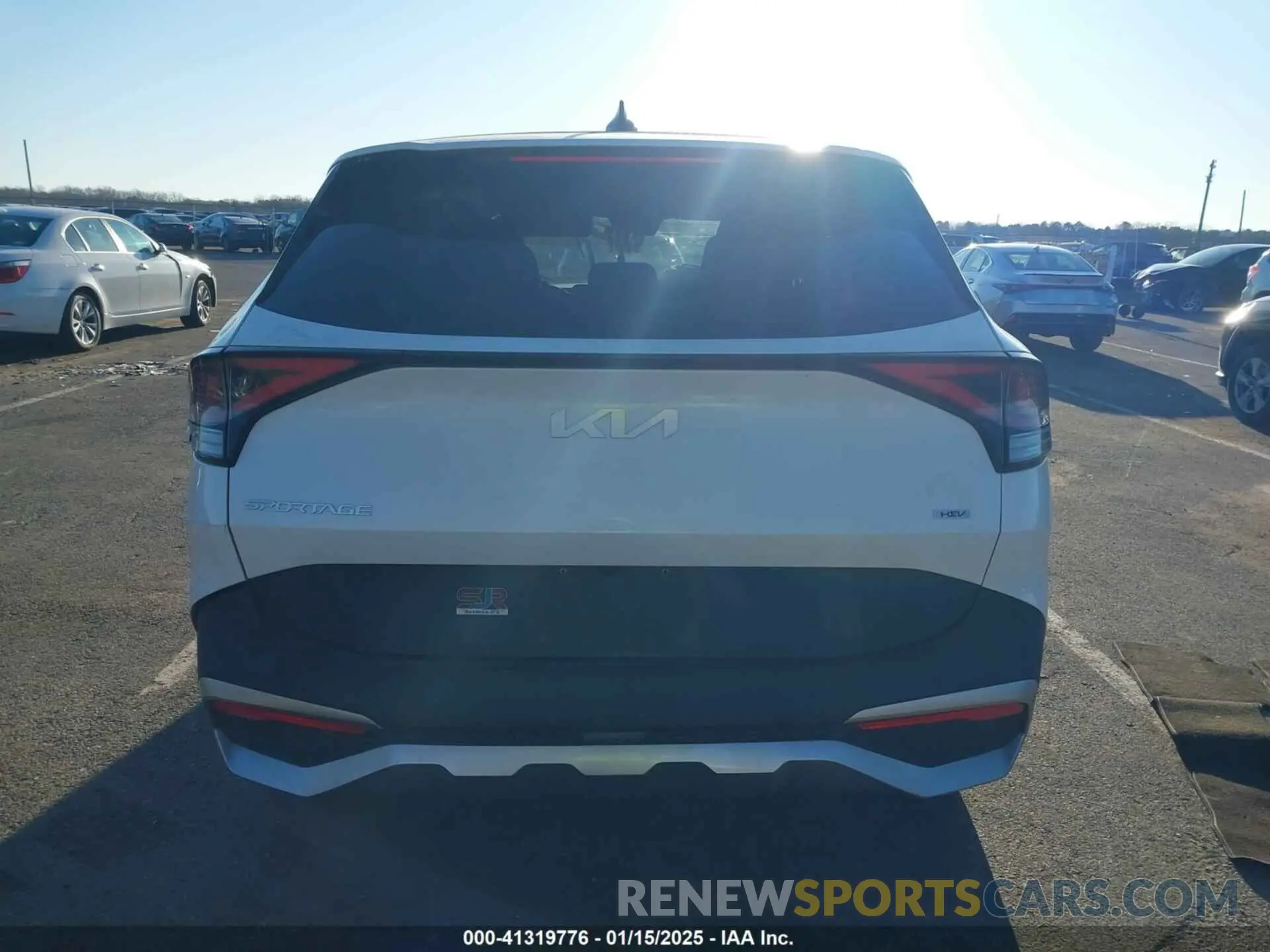 16 fotografías del automóvil dañado KNDPUCAGXP7045271 KIA SPORTAGE HYBRID 2023