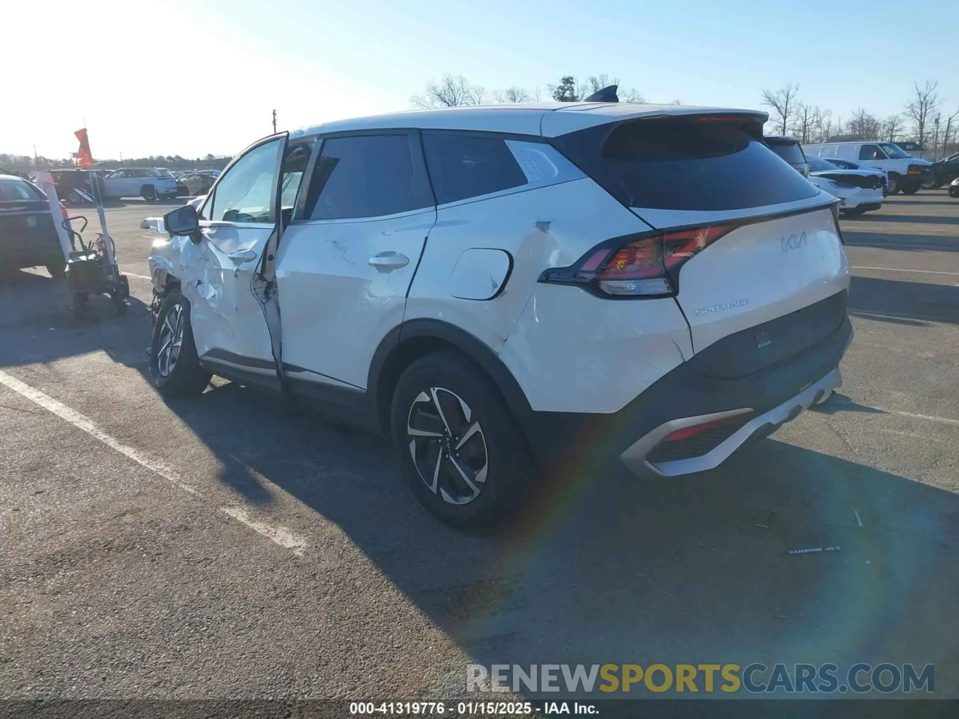 3 fotografías del automóvil dañado KNDPUCAGXP7045271 KIA SPORTAGE HYBRID 2023