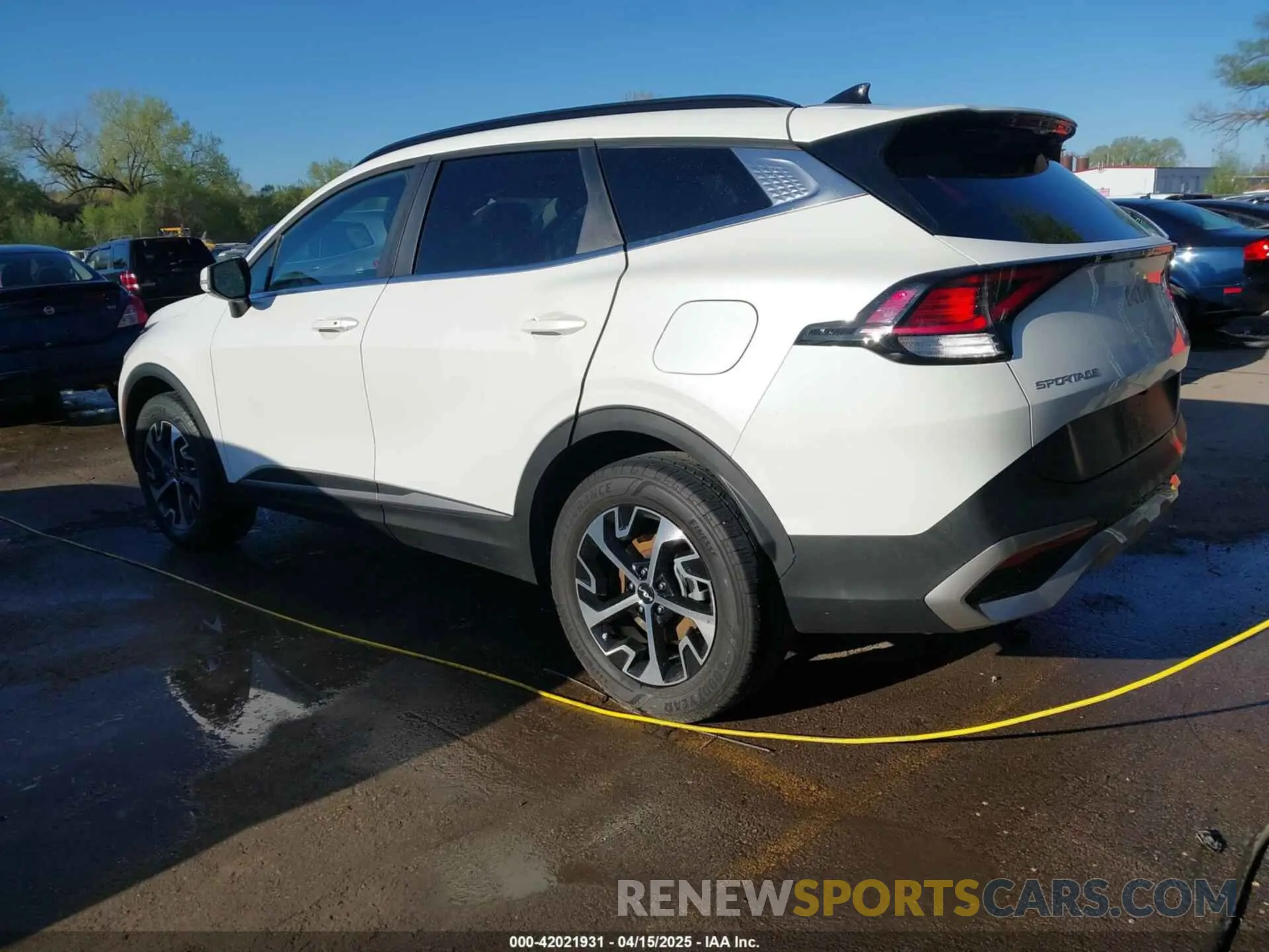 3 fotografías del automóvil dañado KNDPVCAG5P7077588 KIA SPORTAGE HYBRID 2023