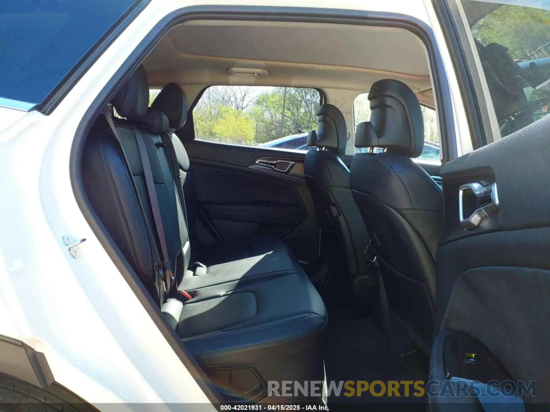 8 fotografías del automóvil dañado KNDPVCAG5P7077588 KIA SPORTAGE HYBRID 2023