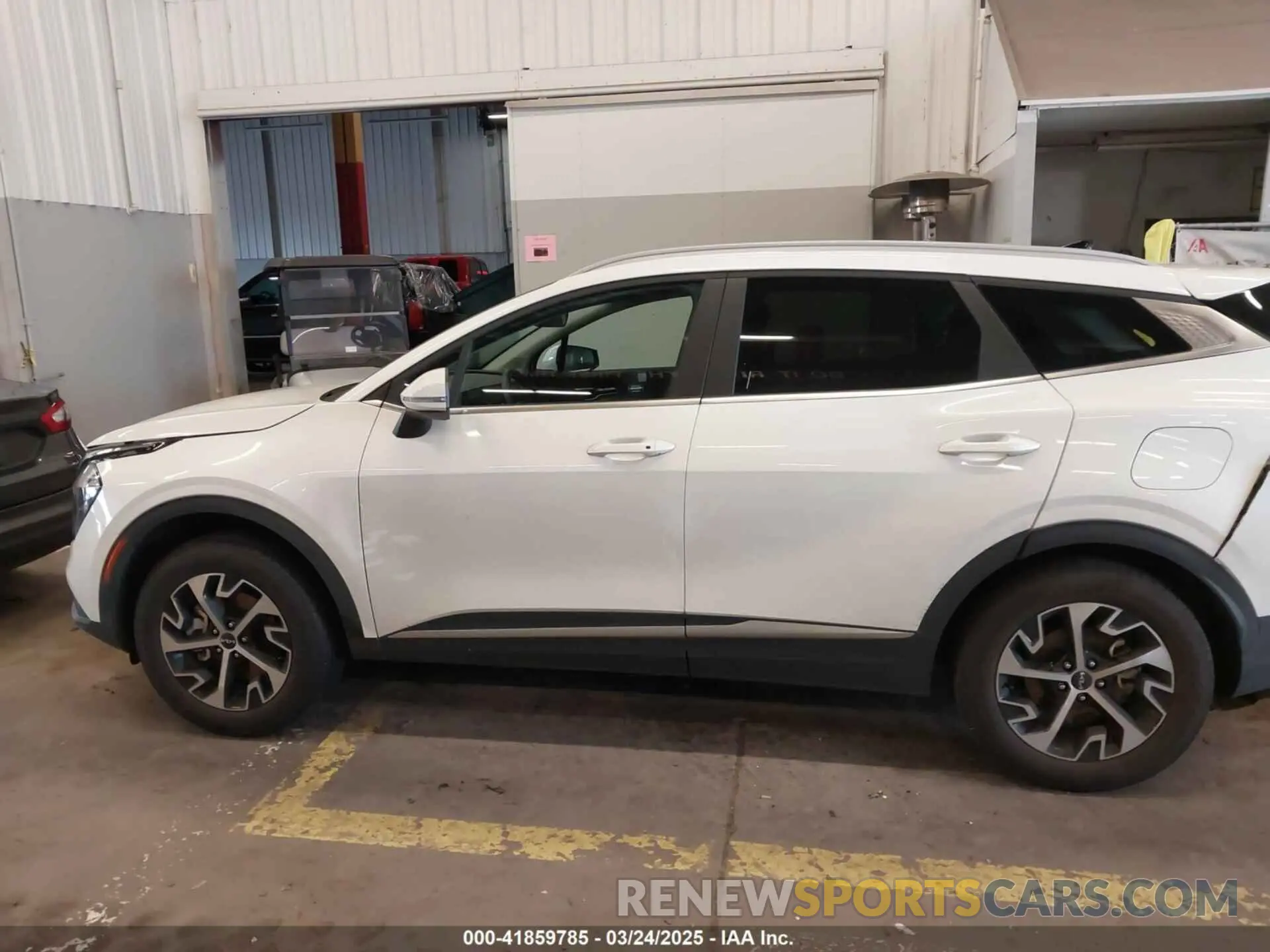 15 fotografías del automóvil dañado KNDPVCAG7P7081139 KIA SPORTAGE HYBRID 2023