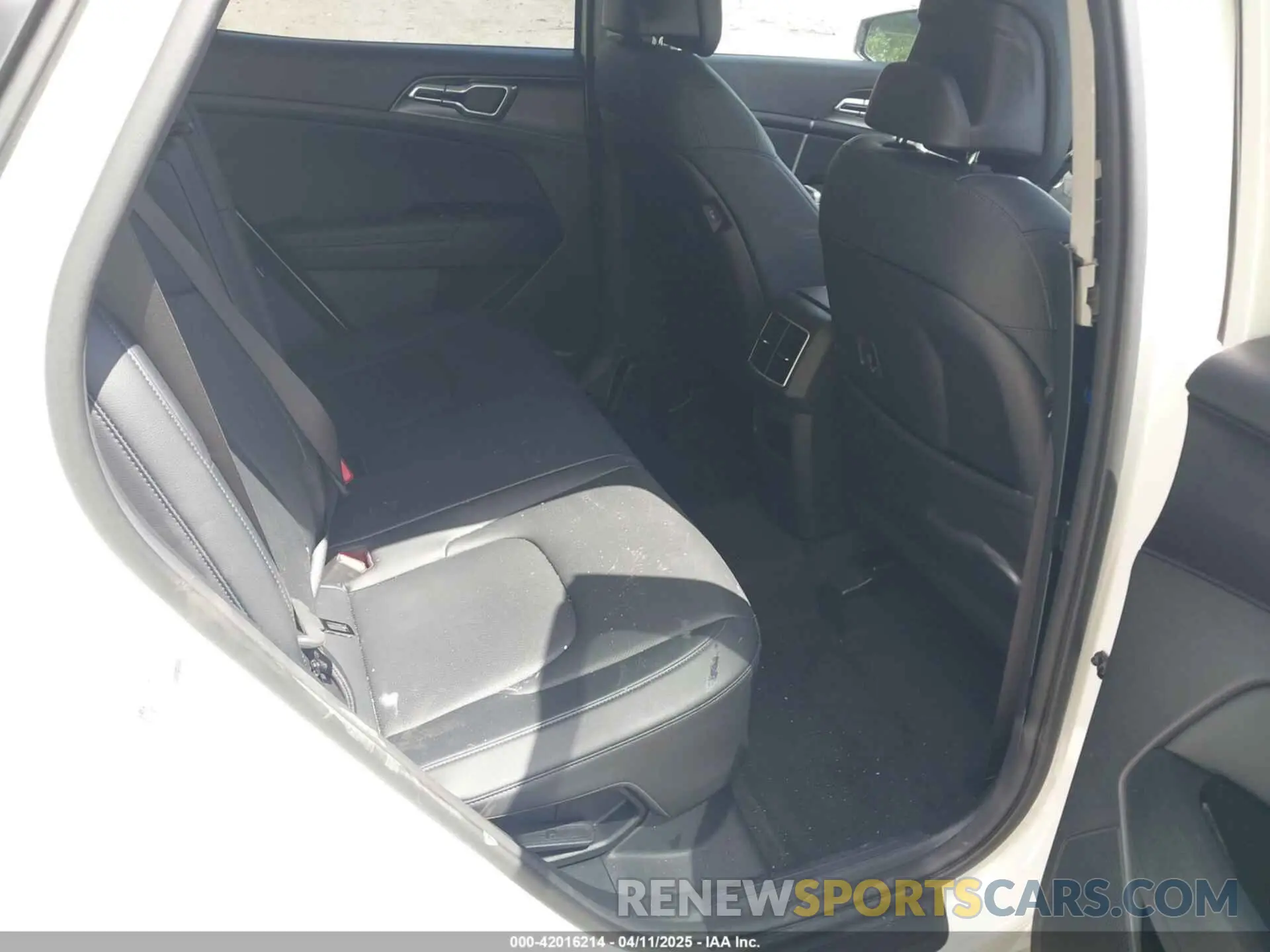 8 fotografías del automóvil dañado KNDPVCAG9P7095057 KIA SPORTAGE HYBRID 2023