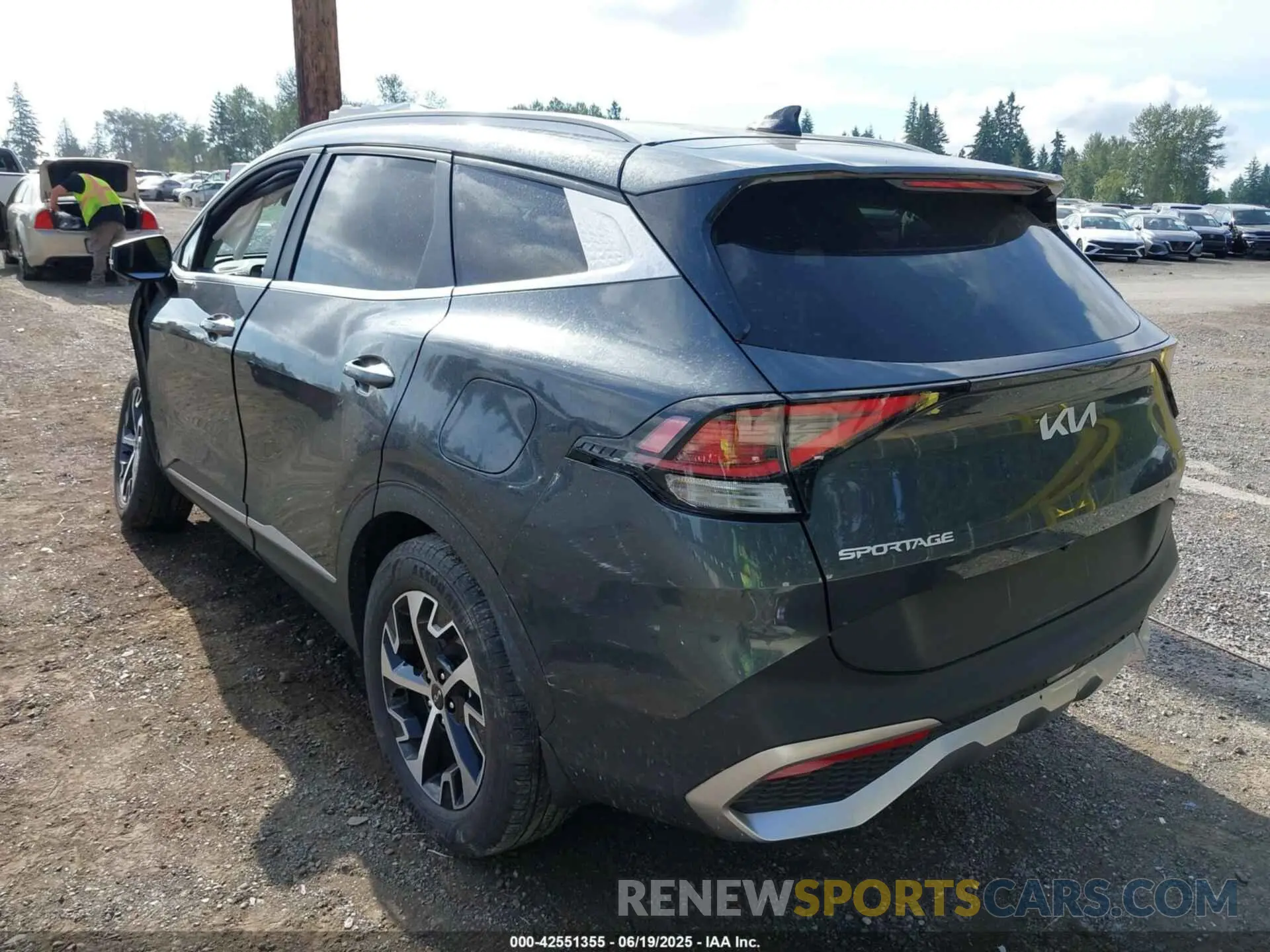 3 fotografías del automóvil dañado KNDPVCAGXP7091731 KIA SPORTAGE HYBRID 2023
