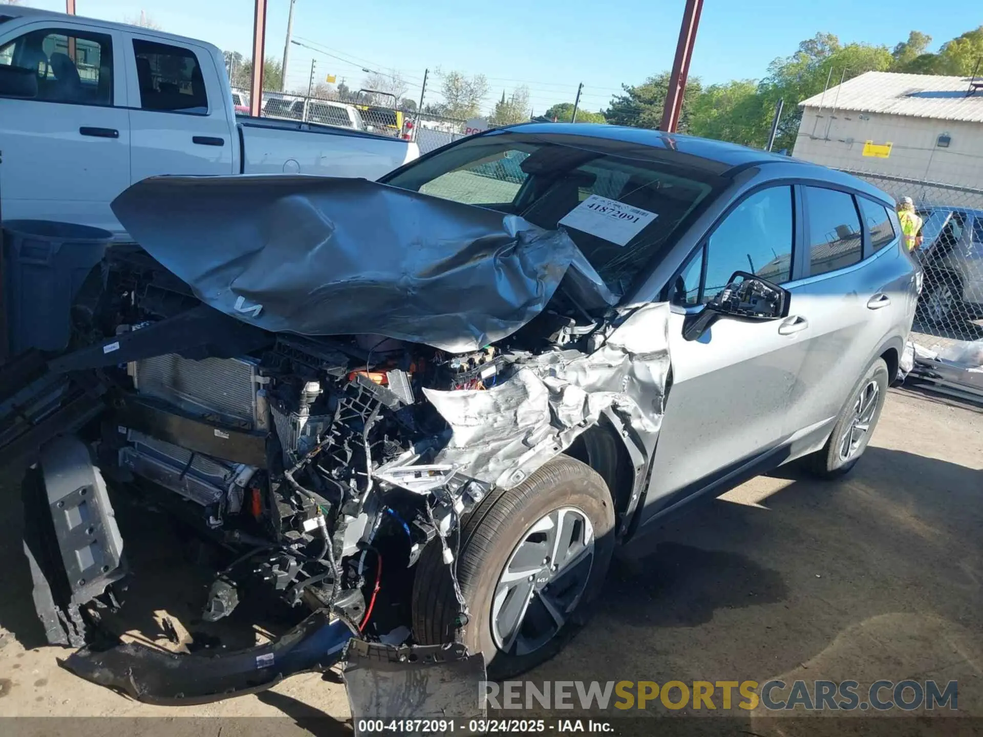 2 fotografías del automóvil dañado KNDPU3DG0S7197354 KIA SPORTAGE HYBRID 2025